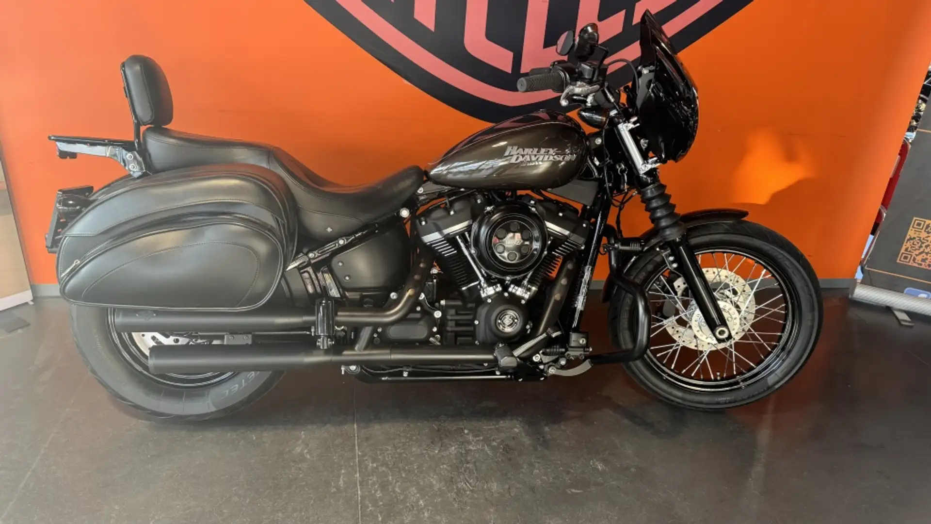 Harley-Davidson Street Bob Chopper Gris - 1