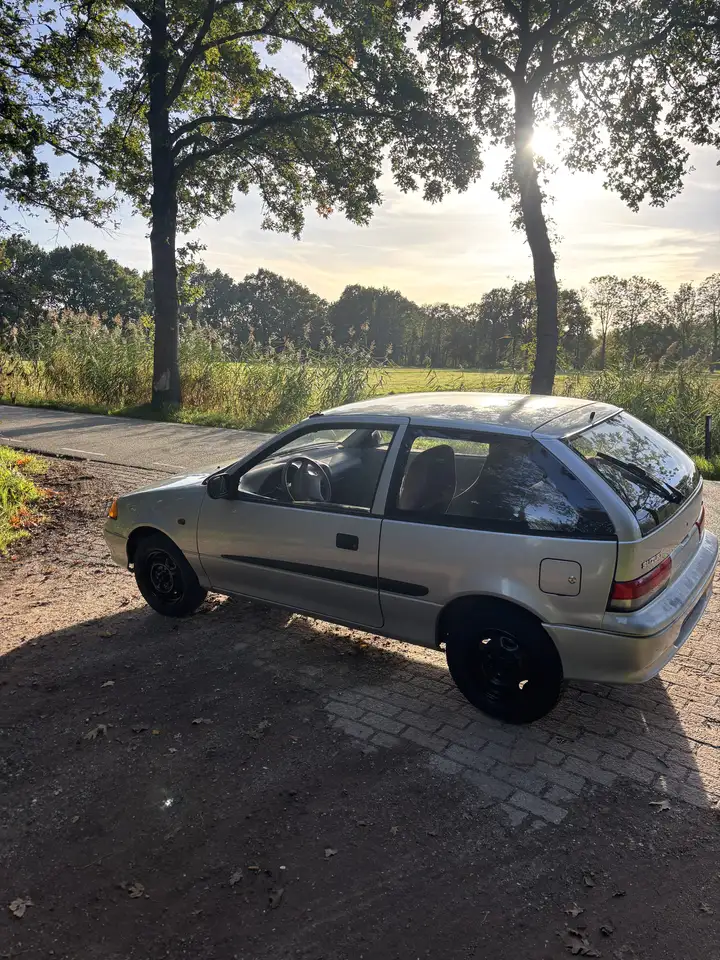 Suzuki Swift 1.3-16V Summum, foto 8