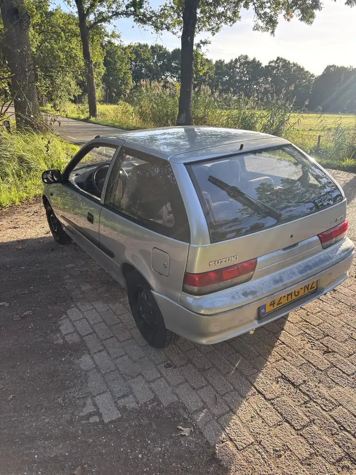 Suzuki Swift 1.3-16V Summum, foto 3