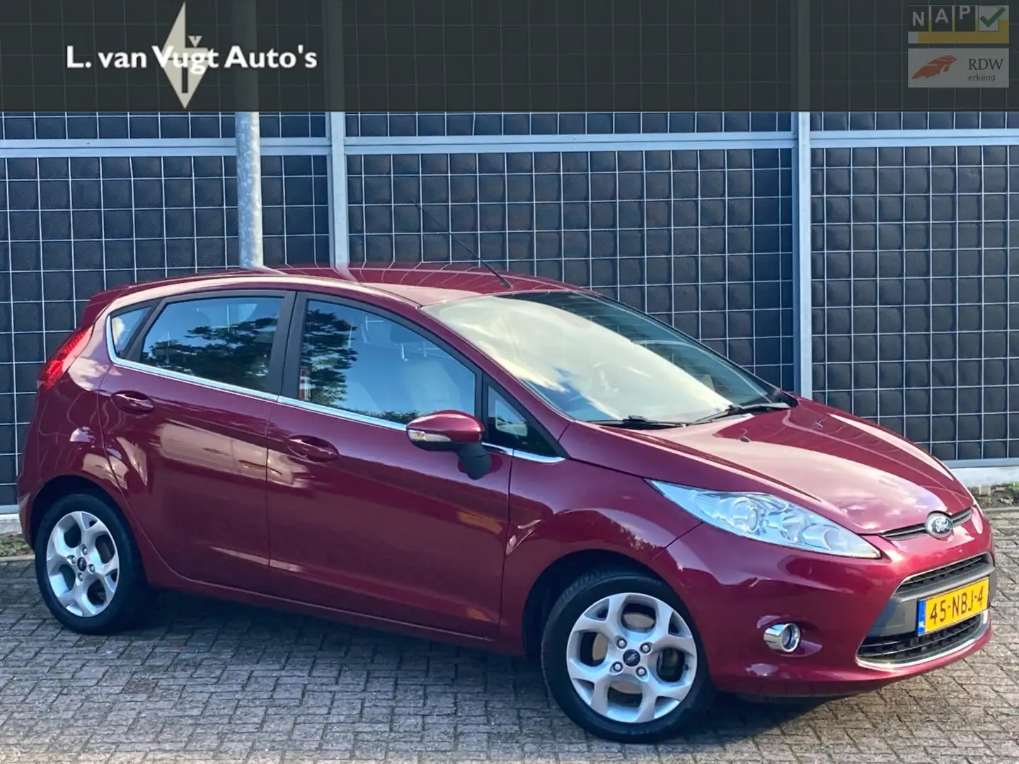 Ford Fiesta 1.25 |Titanium | 4cyl | clima | trekhaak | Rouge - 1