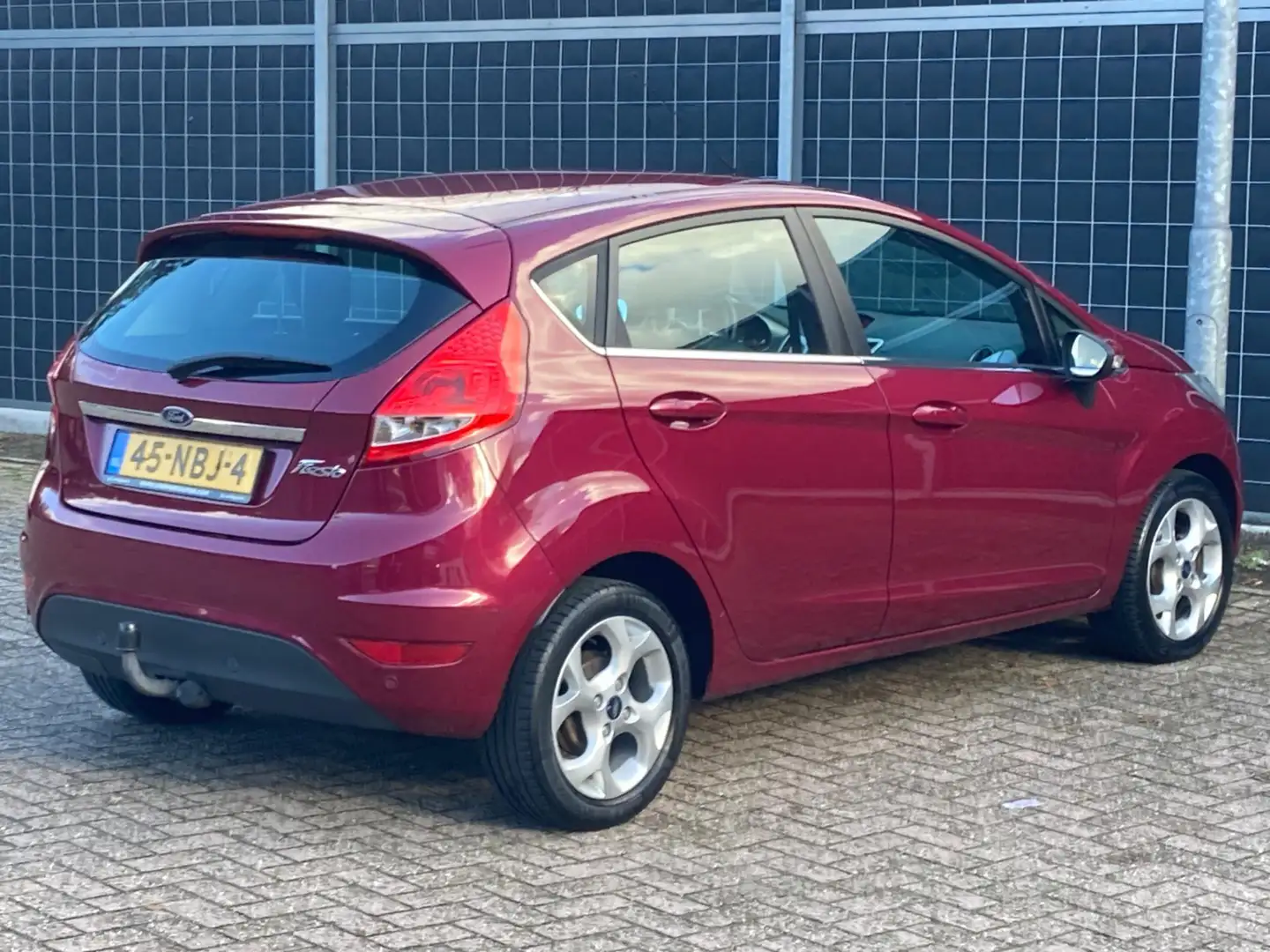 Ford Fiesta 1.25 |Titanium | 4cyl | clima | trekhaak | Rouge - 2