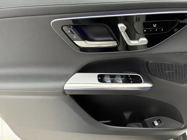 Mercedes-Benz GLC 300 de 4MATIC Hybrid Österreich-Edition Ansicht 15