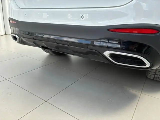 Mercedes-Benz GLC 300 de 4MATIC Hybrid Österreich-Edition Ansicht 13