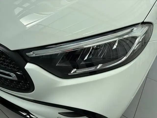 Mercedes-Benz GLC 300 de 4MATIC Hybrid Österreich-Edition Ansicht 8