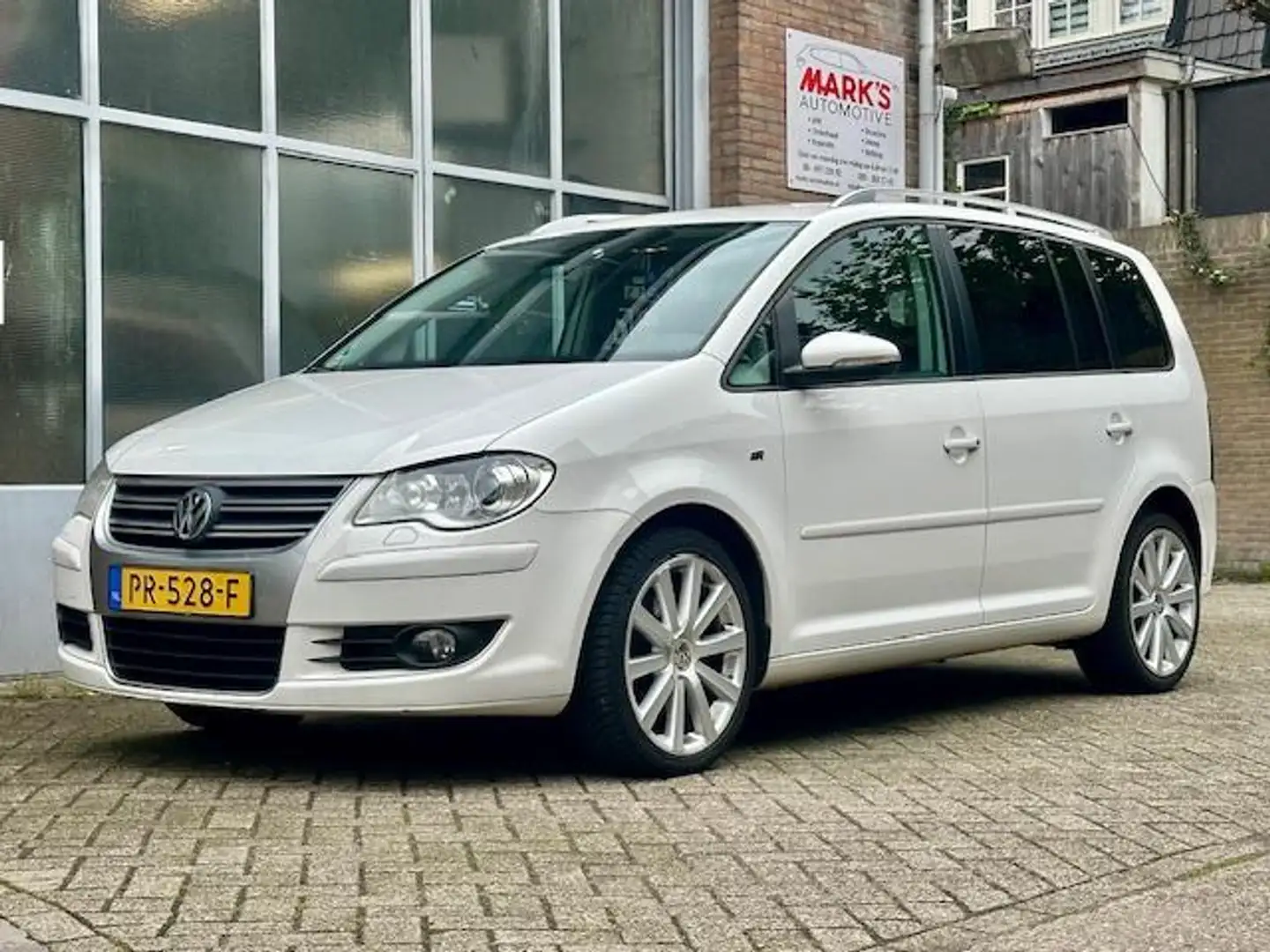 Volkswagen Touran 1.4 TSI R-line 7-persoons Wit - 1