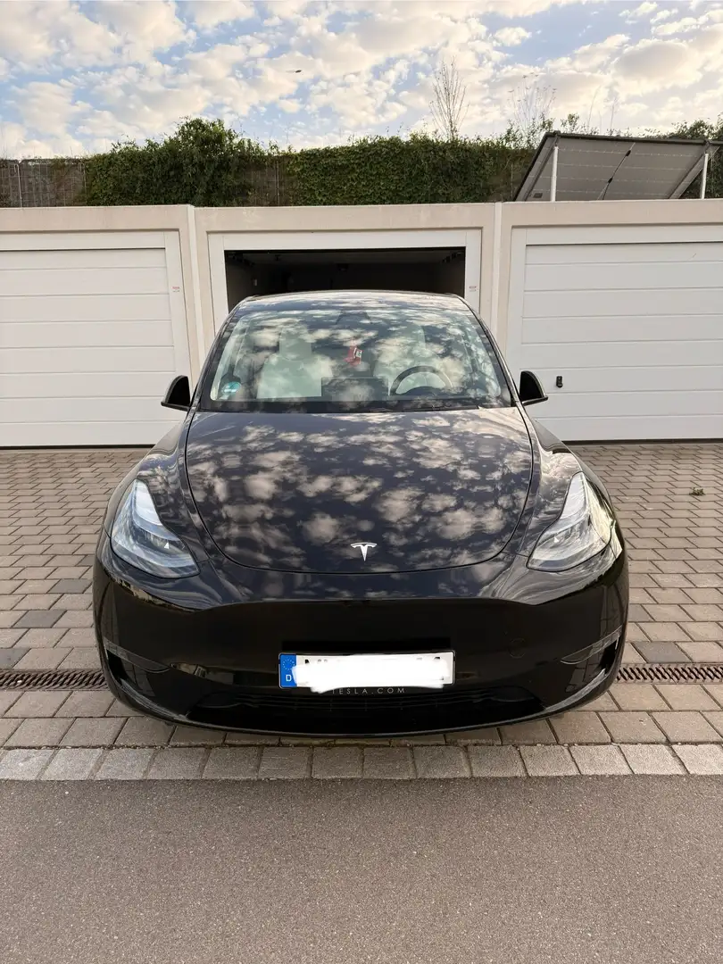 Tesla Model Y Long Range Dual Motor AWD Schwarz - 1