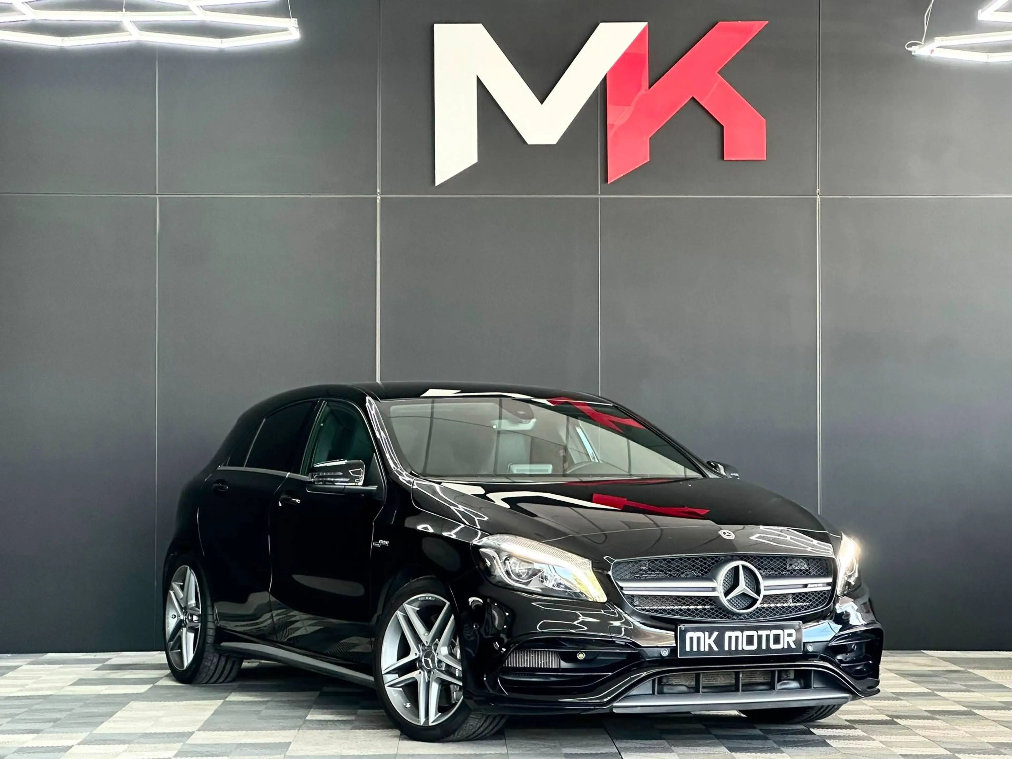 Mercedes-Benz A 45 AMG 🟢A 45 AMG 4-MATIC / FULL CARNET / BOITE AUTO / SIEGES CHAUFFANTS / ÉTAT SHOWROOM — photo 7