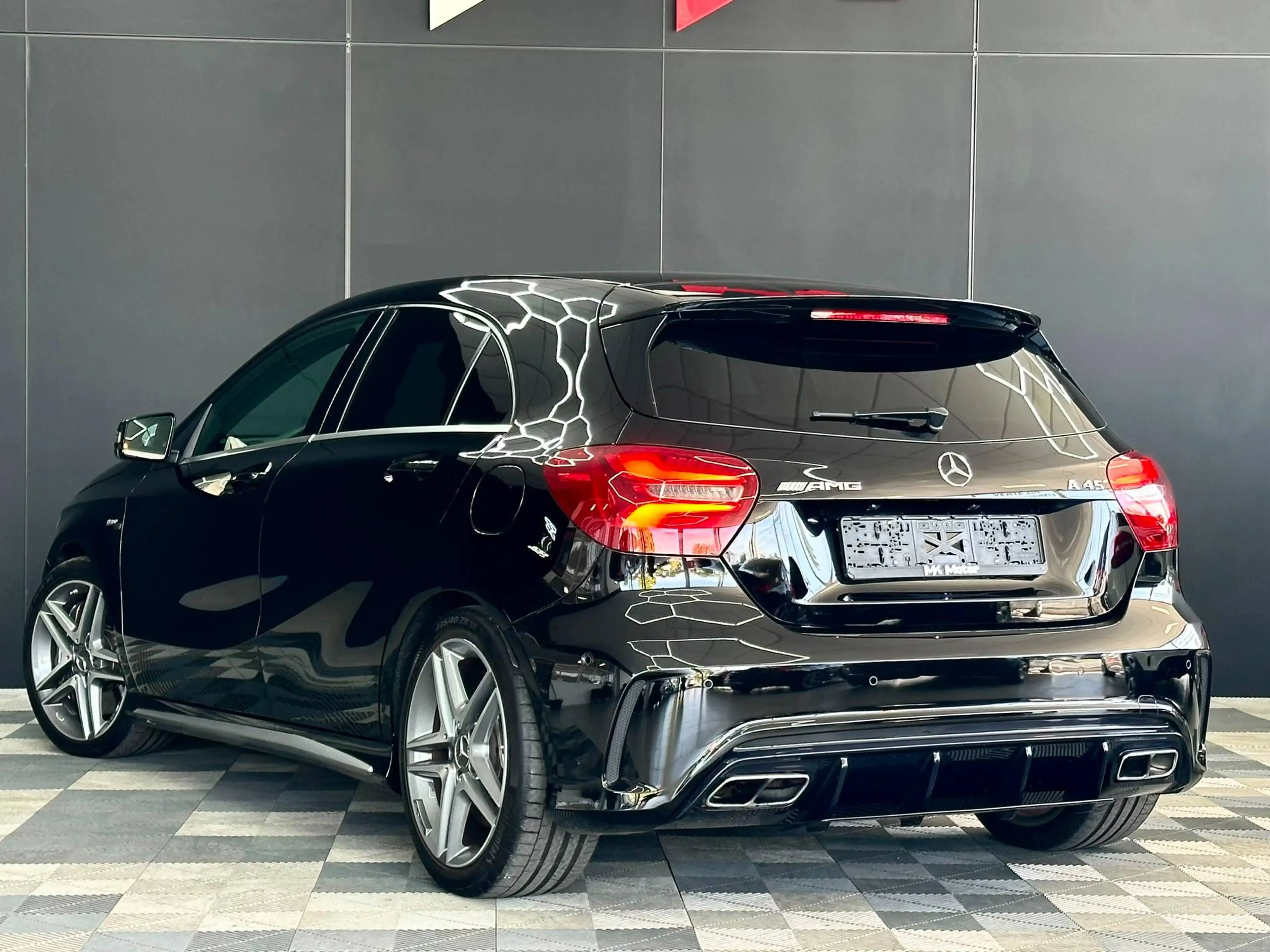 Mercedes-Benz A 45 AMG 🟢A 45 AMG 4-MATIC / FULL CARNET / BOITE AUTO / SIEGES CHAUFFANTS / ÉTAT SHOWROOM — photo 4