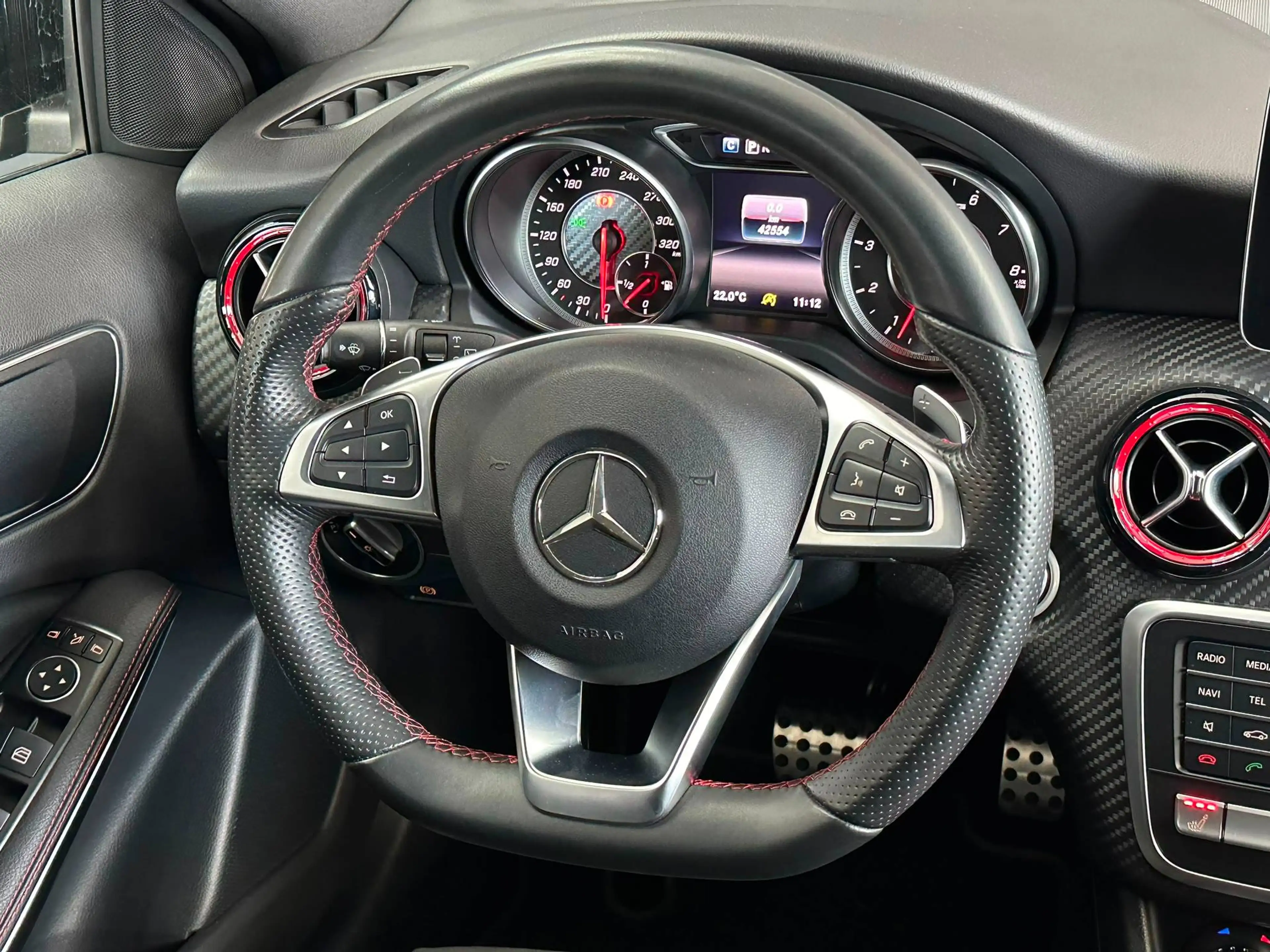 Mercedes-Benz A 45 AMG 🟢A 45 AMG 4-MATIC / FULL CARNET / BOITE AUTO / SIEGES CHAUFFANTS / ÉTAT SHOWROOM — photo 11