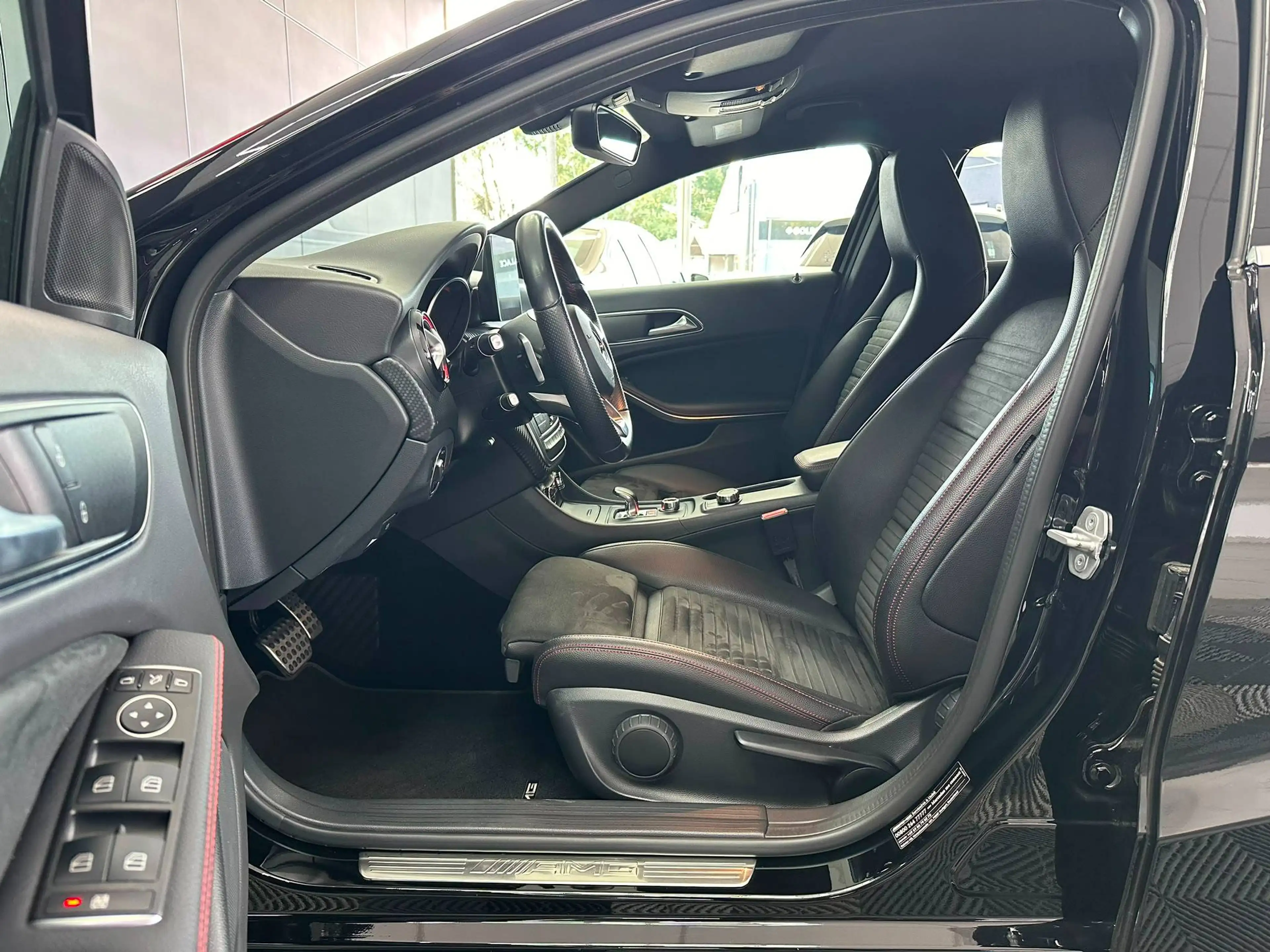 Mercedes-Benz A 45 AMG 🟢A 45 AMG 4-MATIC / FULL CARNET / BOITE AUTO / SIEGES CHAUFFANTS / ÉTAT SHOWROOM — photo 8
