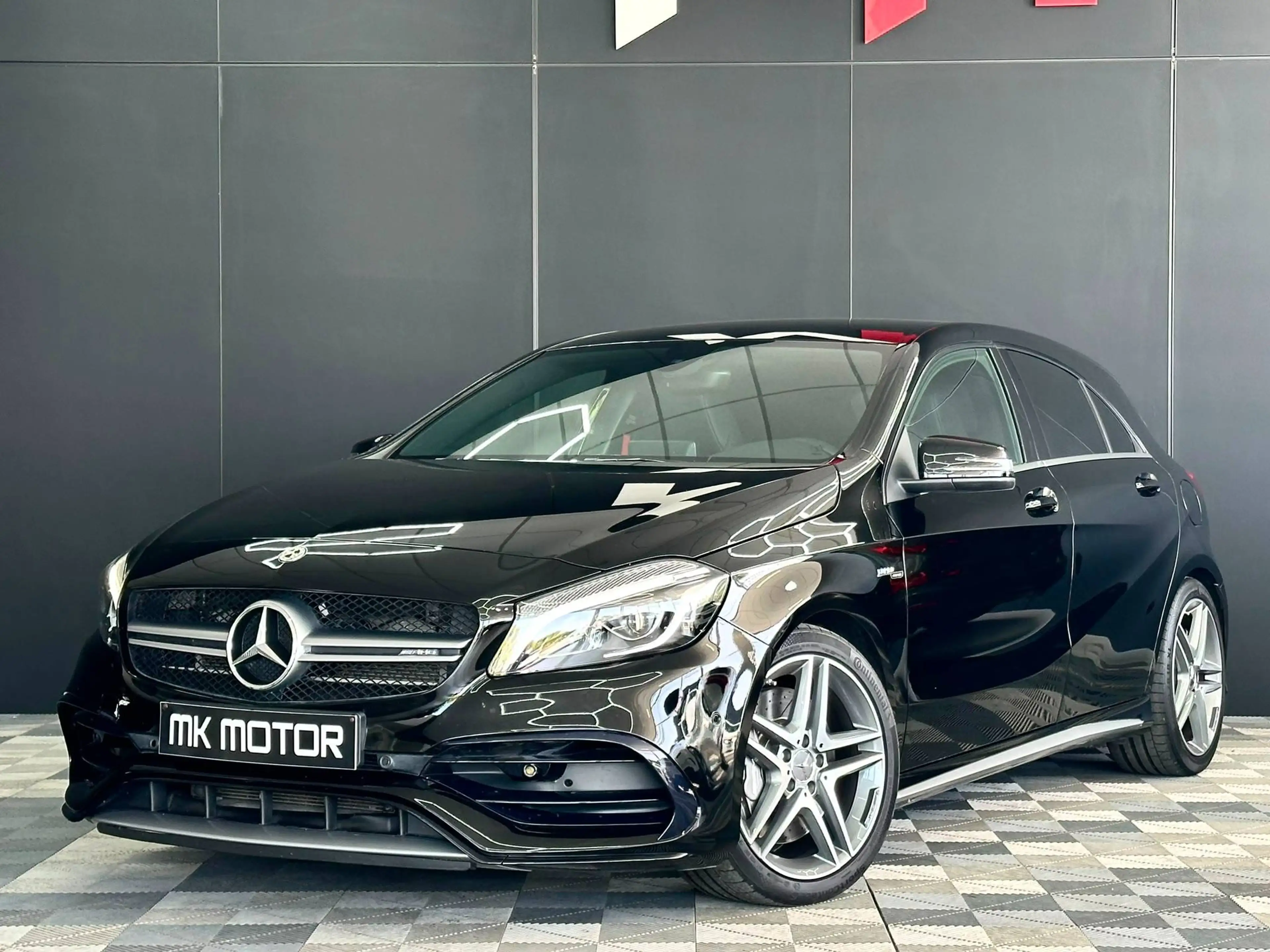 Mercedes-Benz A 45 AMG 🟢A 45 AMG 4-MATIC / FULL CARNET / BOITE AUTO / SIEGES CHAUFFANTS / ÉTAT SHOWROOM