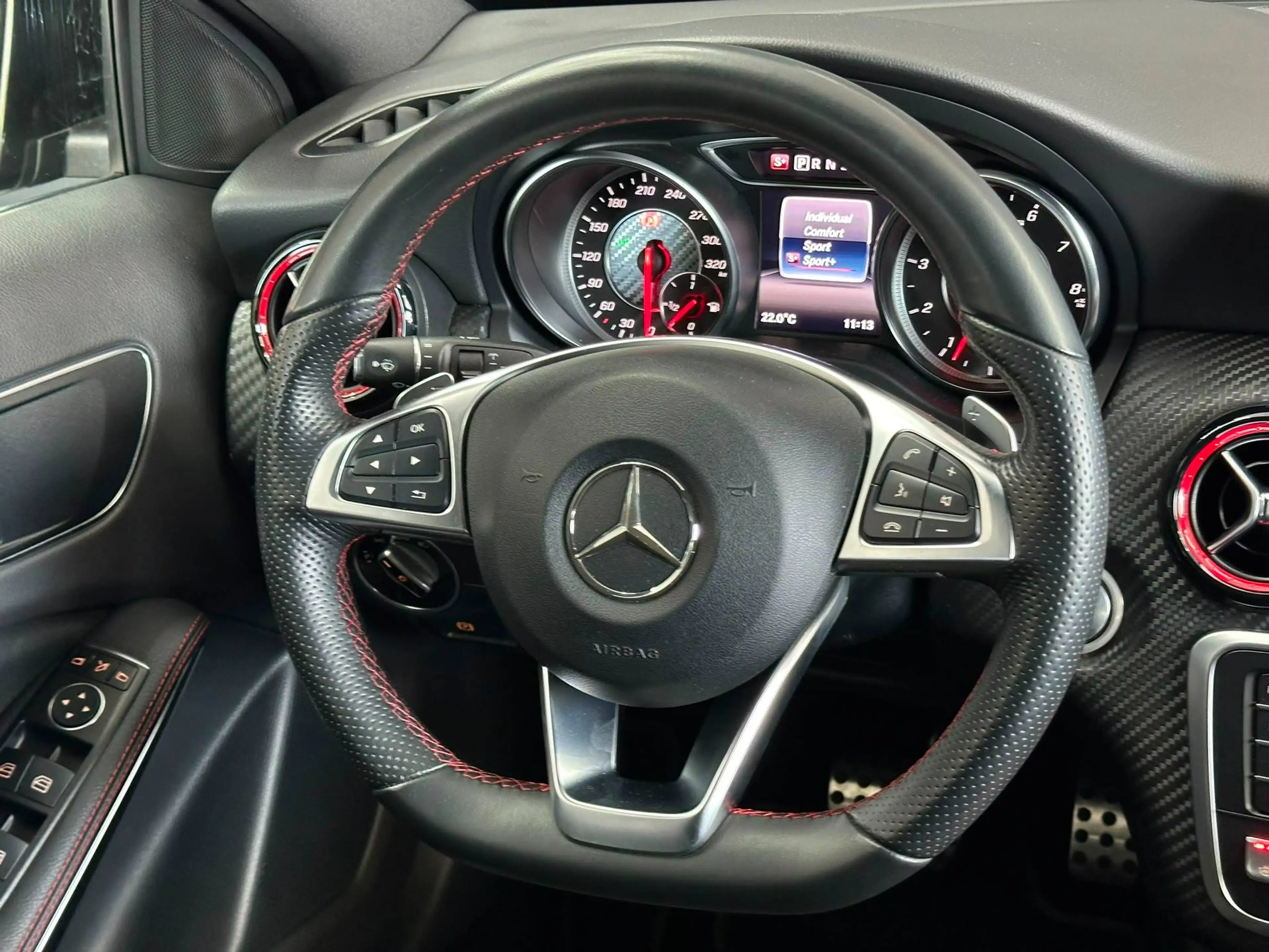 Mercedes-Benz A 45 AMG 🟢A 45 AMG 4-MATIC / FULL CARNET / BOITE AUTO / SIEGES CHAUFFANTS / ÉTAT SHOWROOM — photo 13