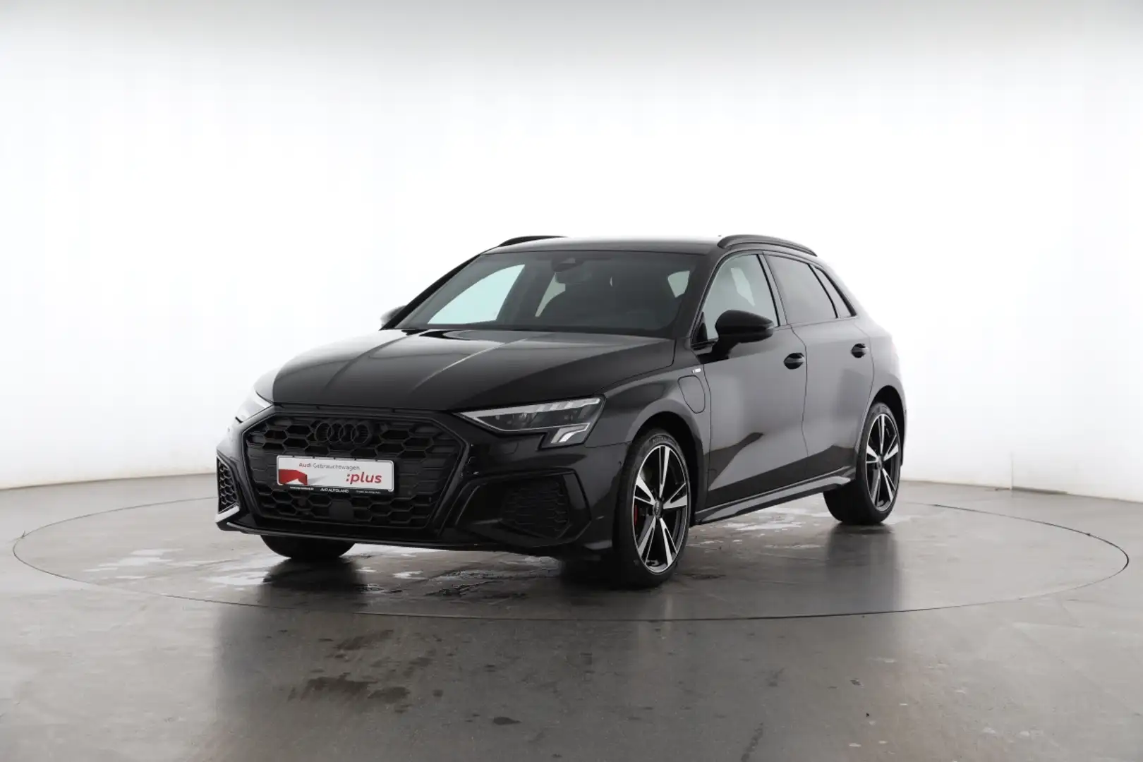 Audi A3 Sportback 45 TFSI e S tronic S line AHK Schwarz - 2