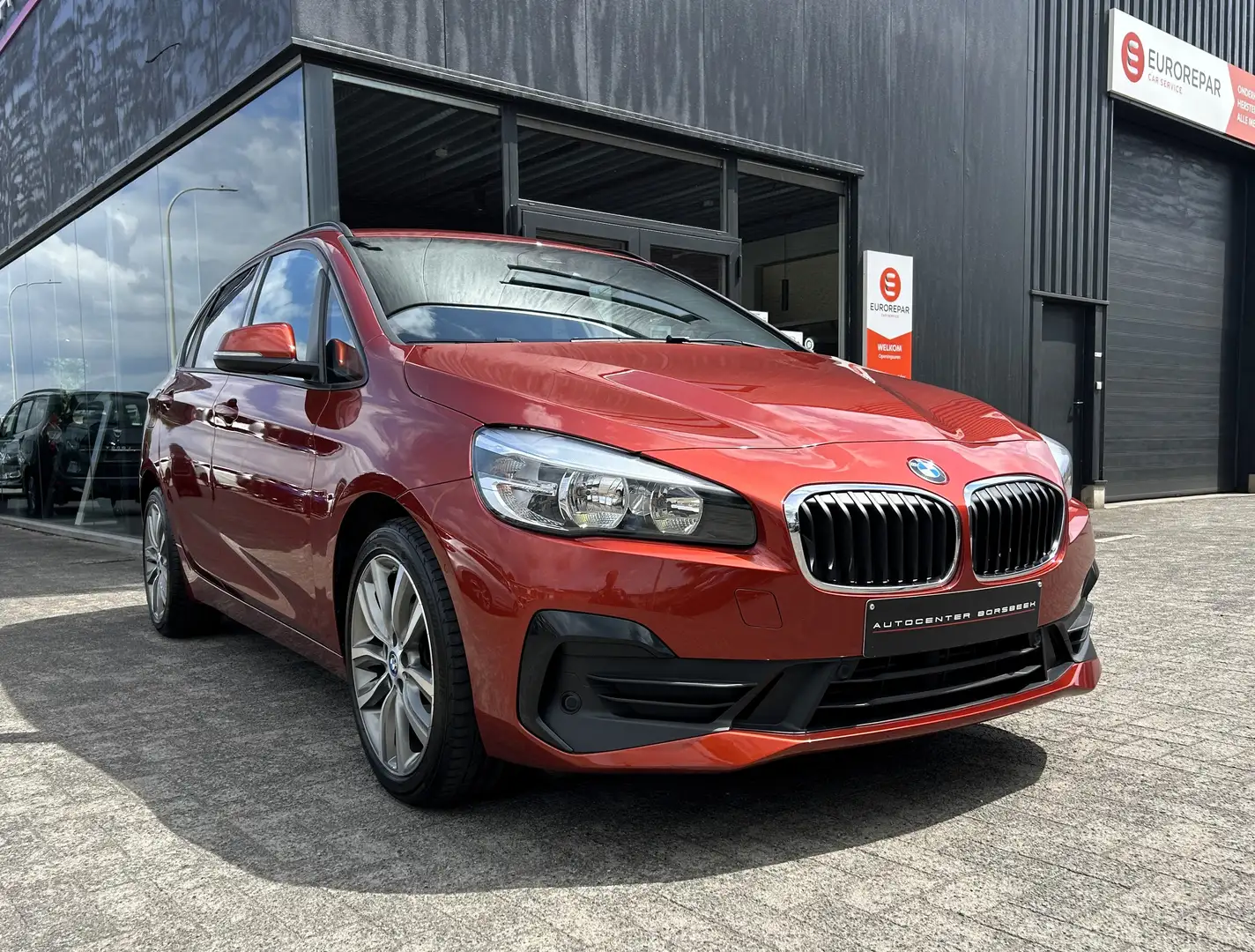 BMW 225 Active Tourer 225xeA Plug-In Hybrid iPerformance Rood - 2