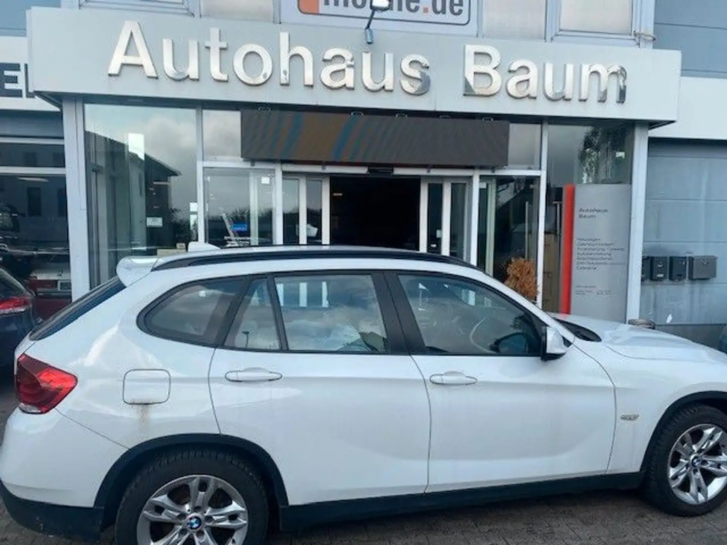 BMW X1 Baureihe X1 18 i sDrive Weiß - 1