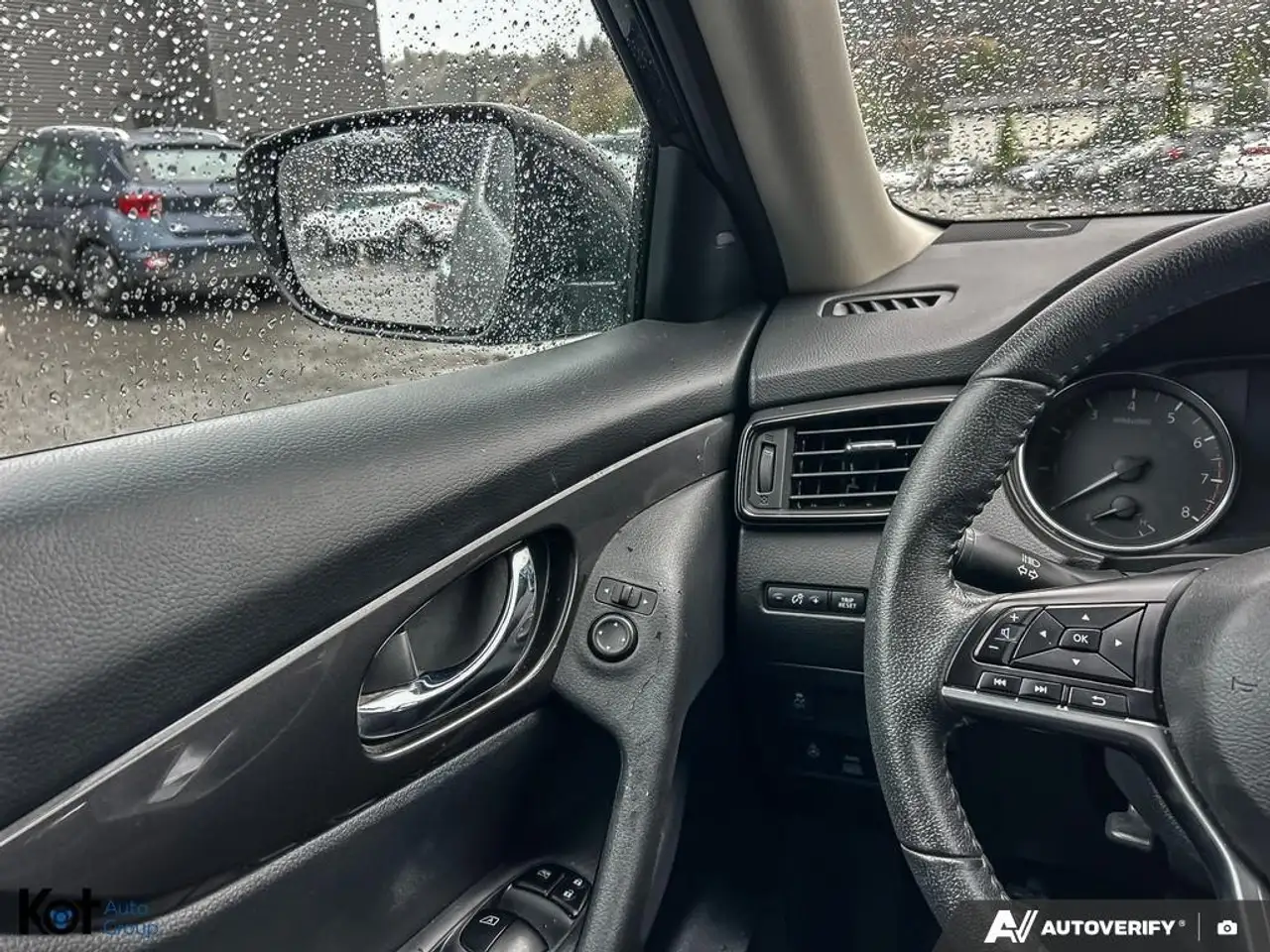 Nissan Rogue снимка Nissan Rogue