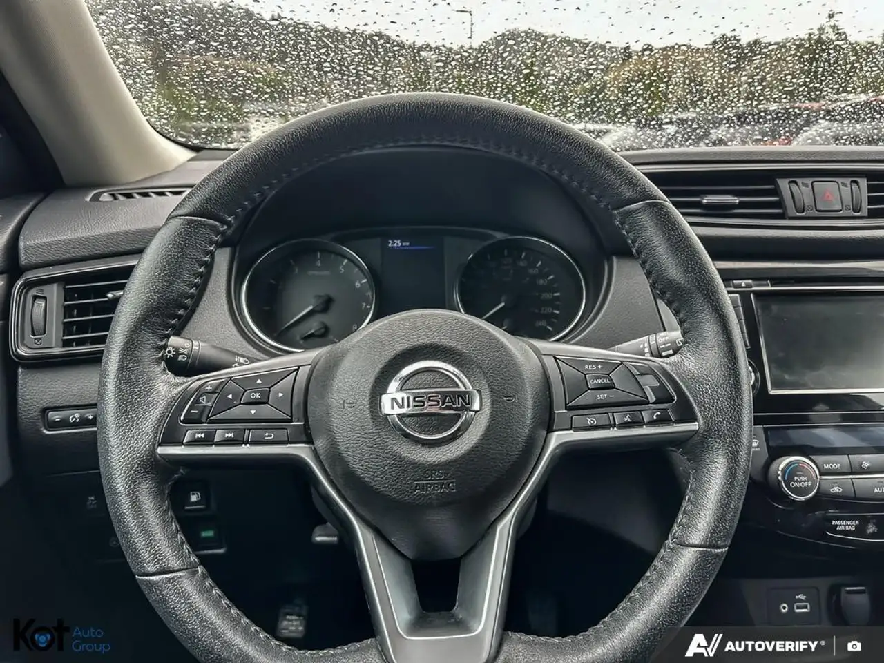 Nissan Rogue снимка Nissan Rogue