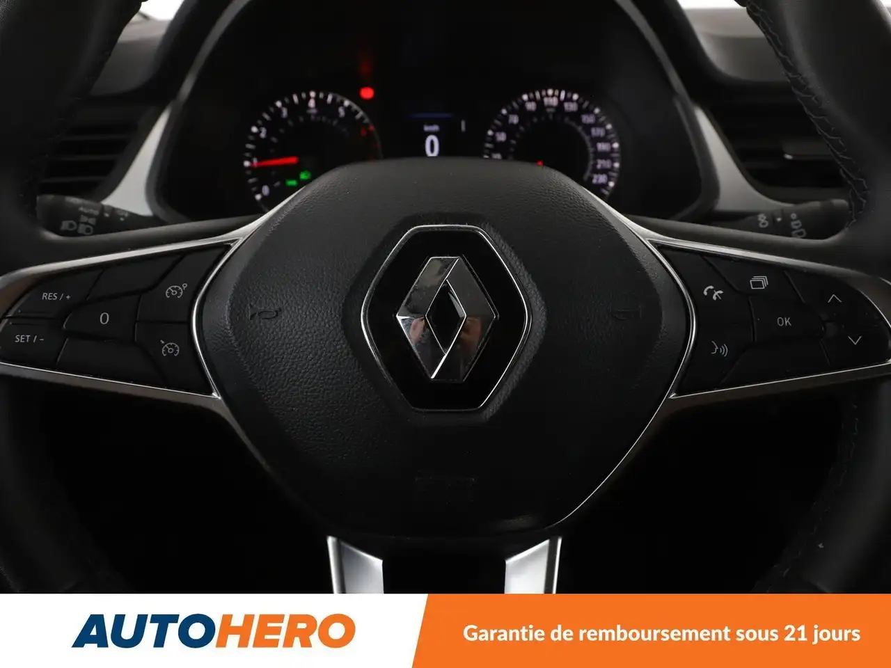 Renault Captur — photo 20