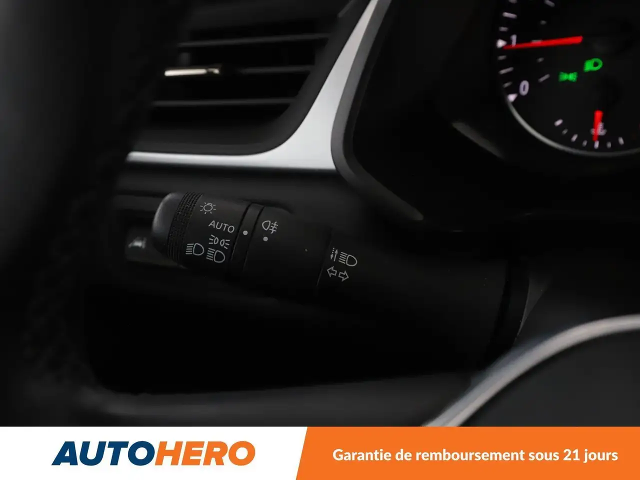 Renault Captur — photo 21