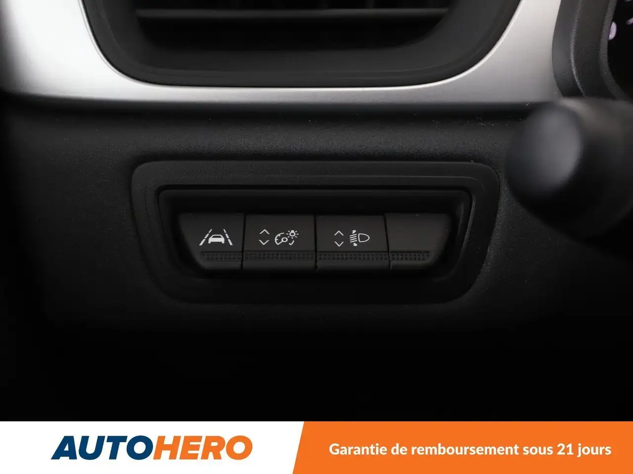 Renault Captur — photo 32