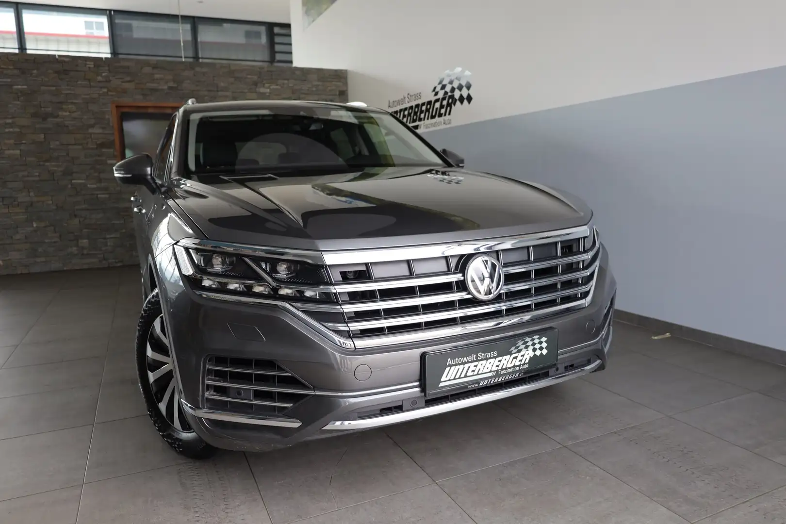 Volkswagen Touareg Elegance 4Motion 3.0 V6 TDI Grau - 2