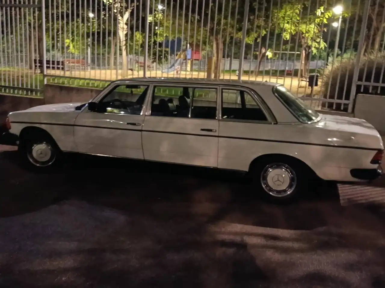 Mercedes-Benz 300D, foto 2