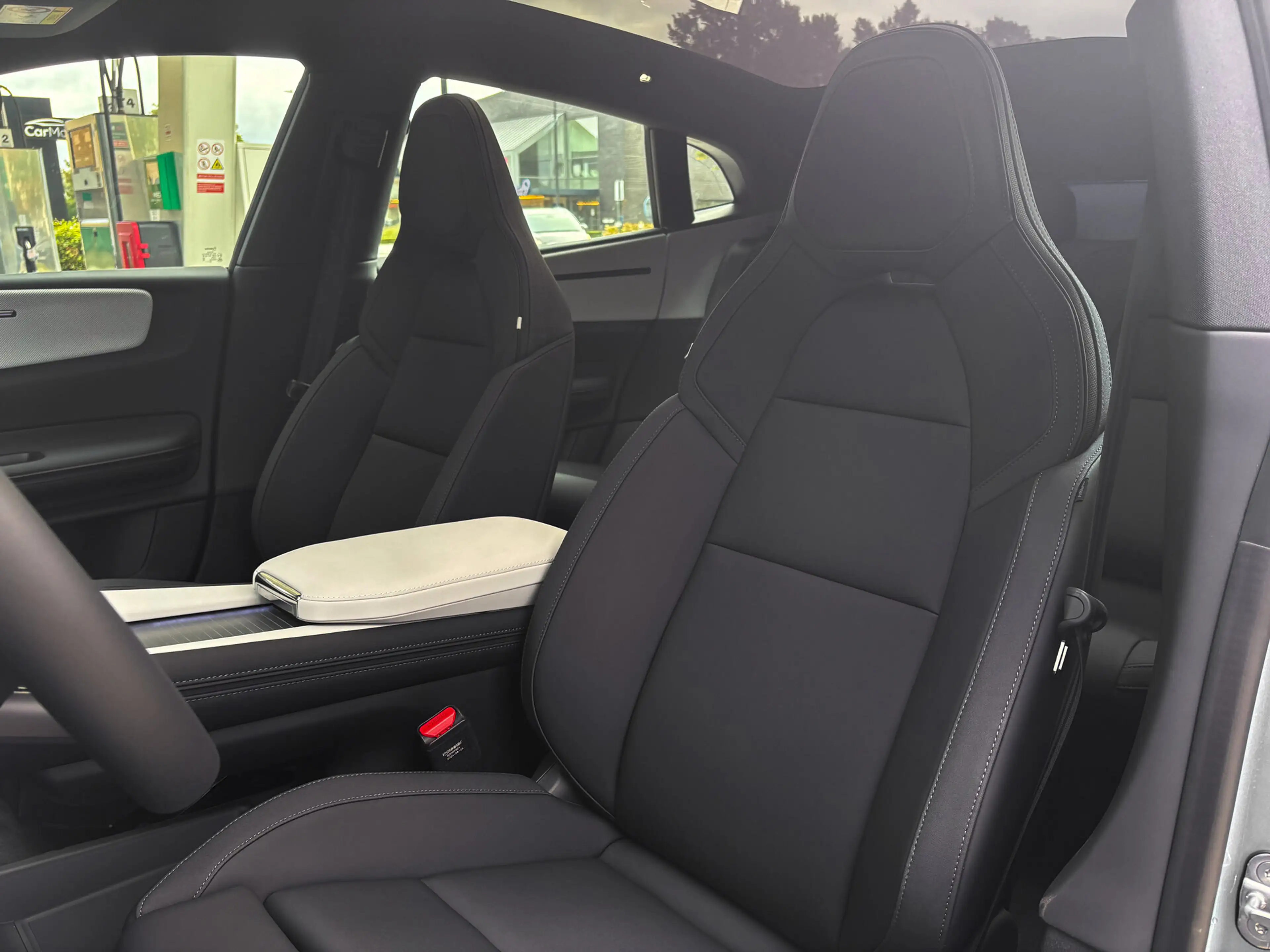 Polestar 4 Long Range Single Motor - Plus | Pilot — photo 9