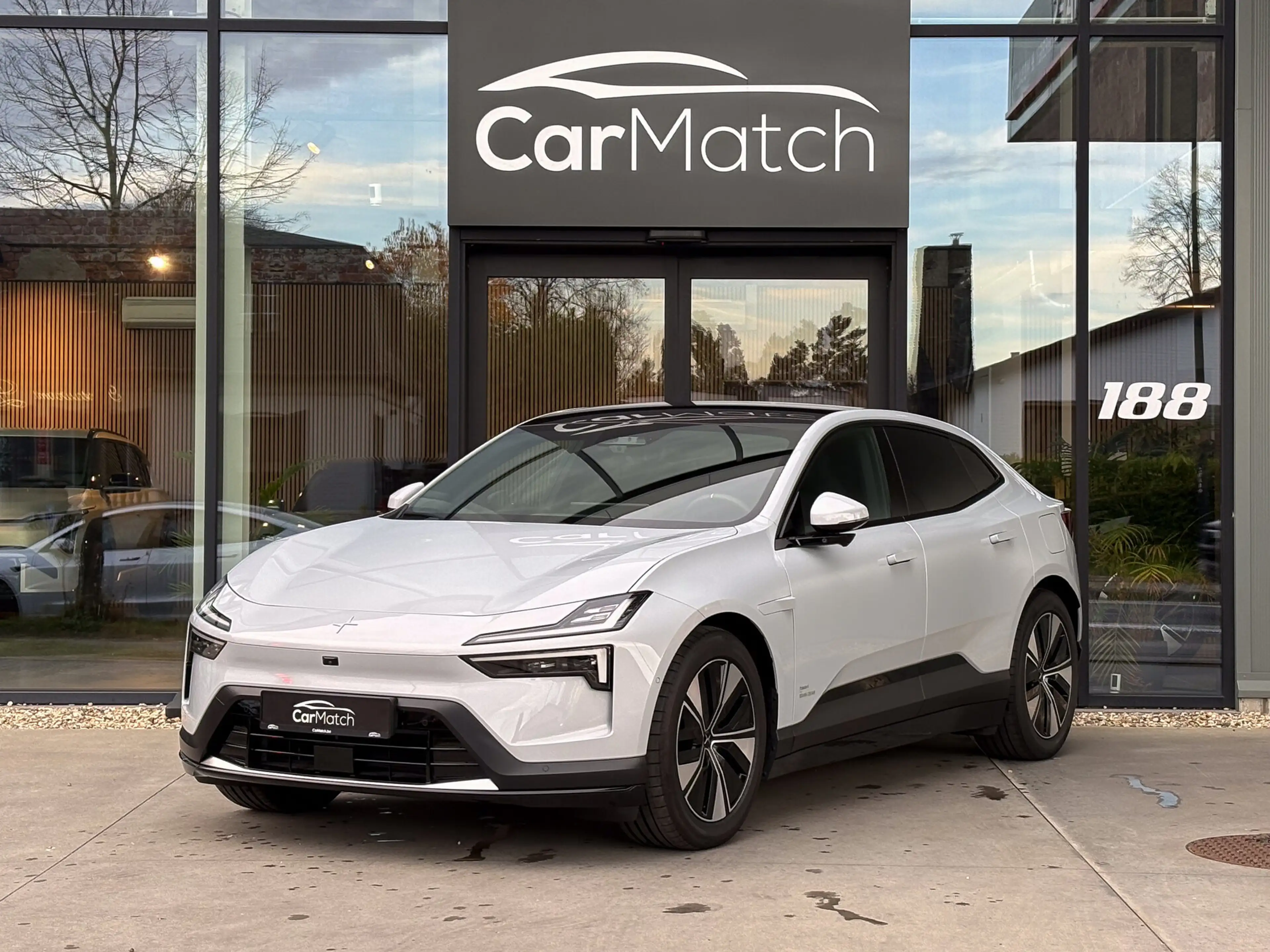 Polestar 4 Long Range Single Motor - Plus | Pilot
