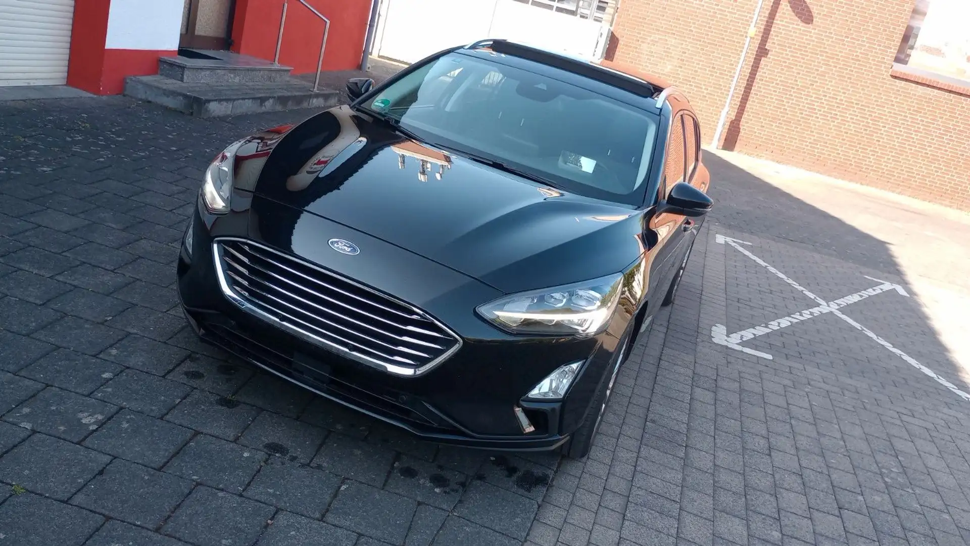 Ford Focus Kombi 1.HD Auto Navi Panor eSitz Teilleder Noir - 1