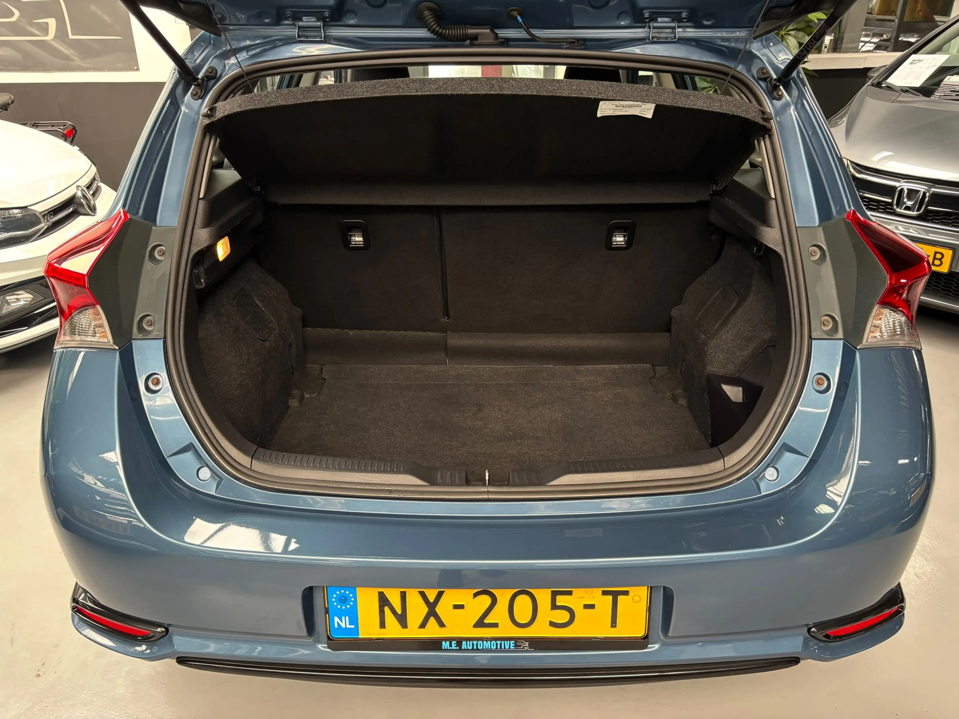 Toyota Auris 1.8 Hybrid Now — photo 10
