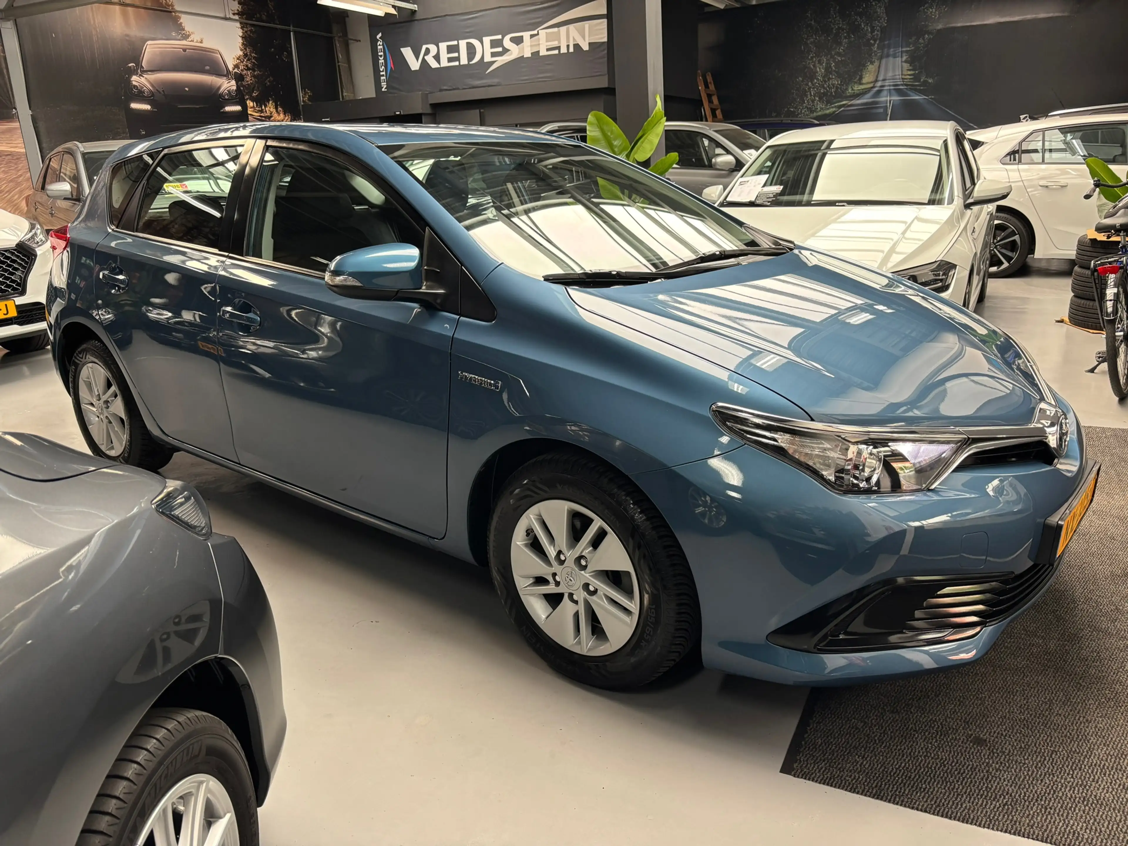 Toyota Auris 1.8 Hybrid Now — photo 8