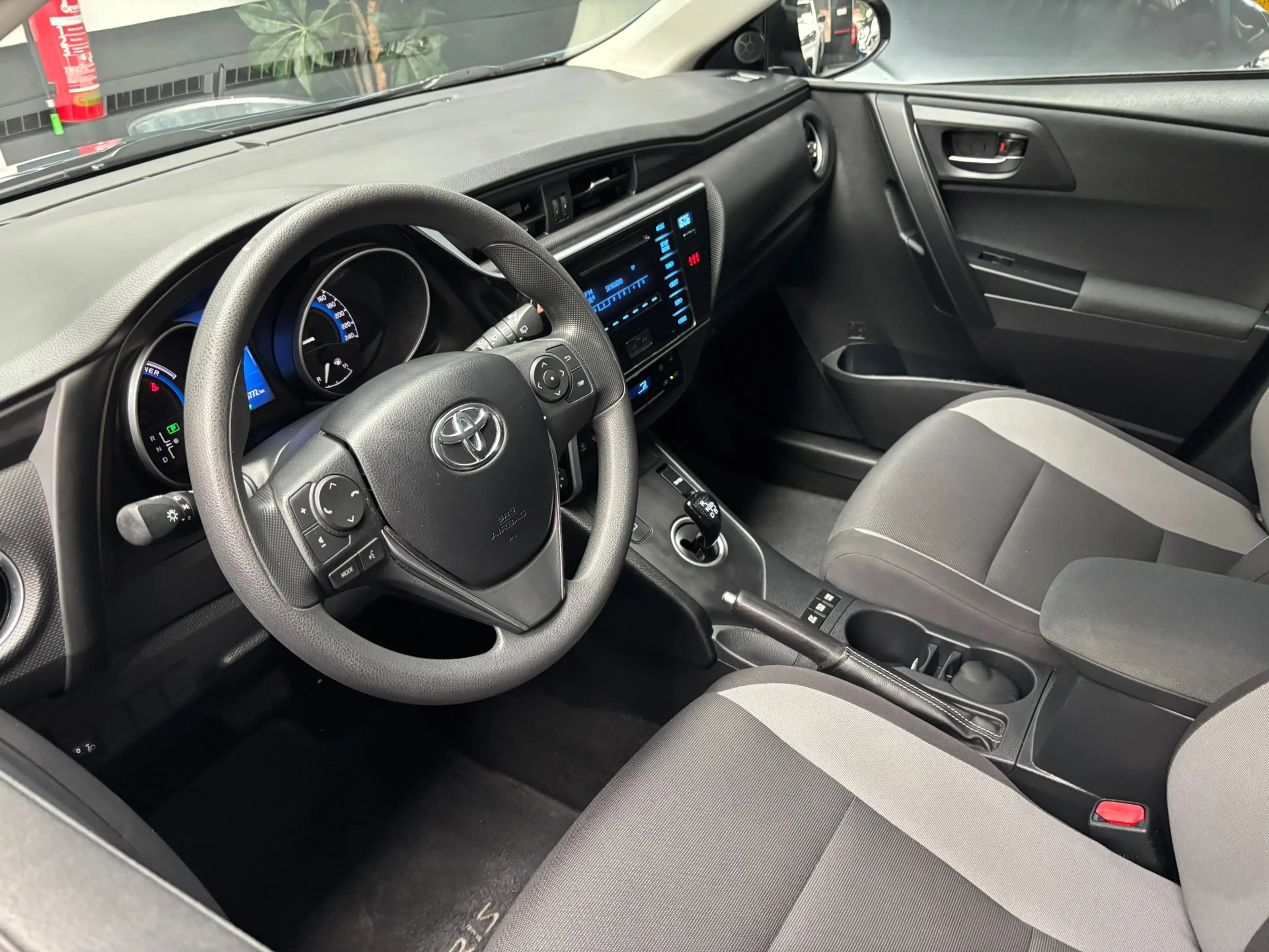 Toyota Auris 1.8 Hybrid Now — photo 20
