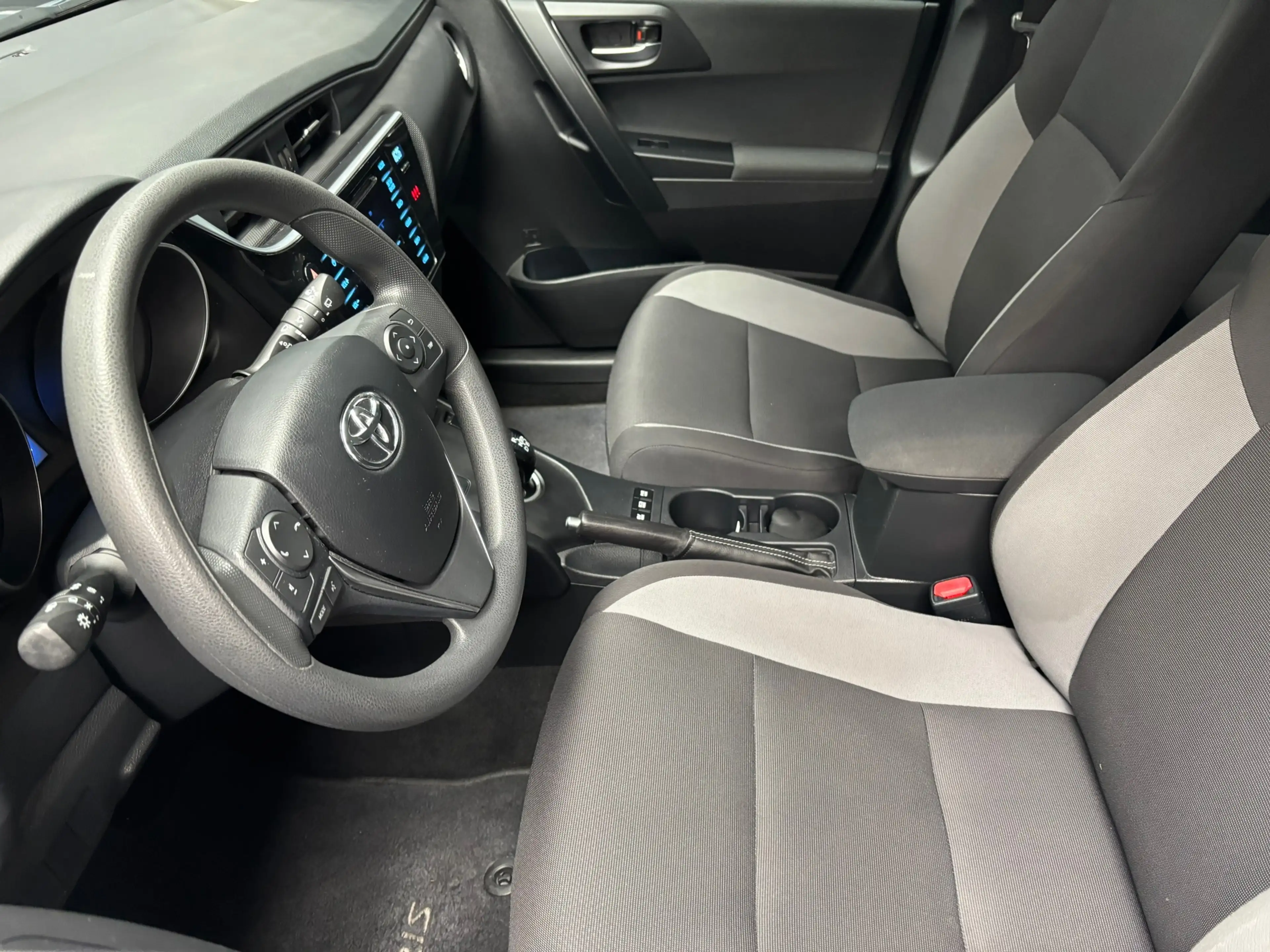 Toyota Auris 1.8 Hybrid Now — photo 21