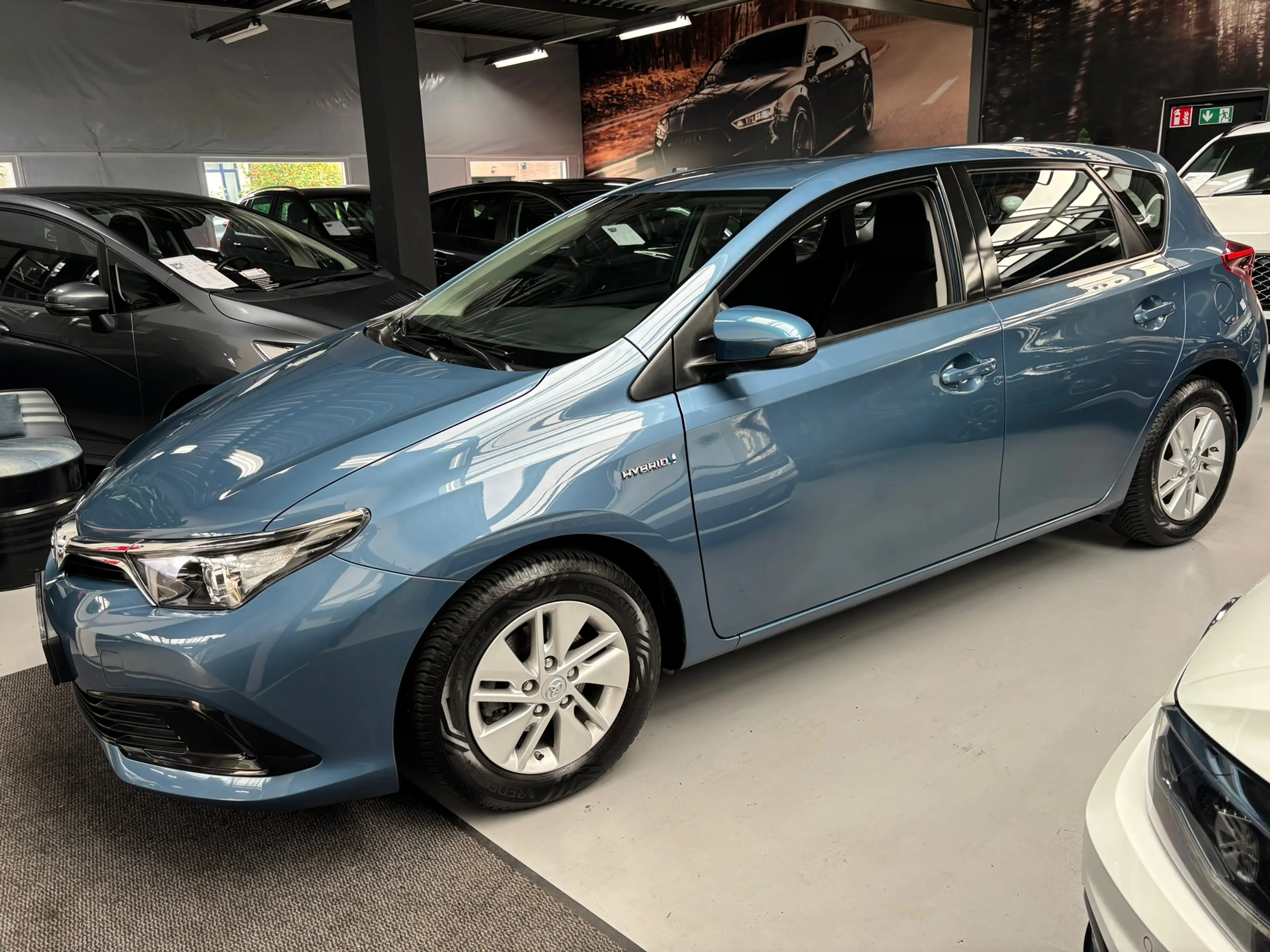 Toyota Auris 1.8 Hybrid Now — photo 2