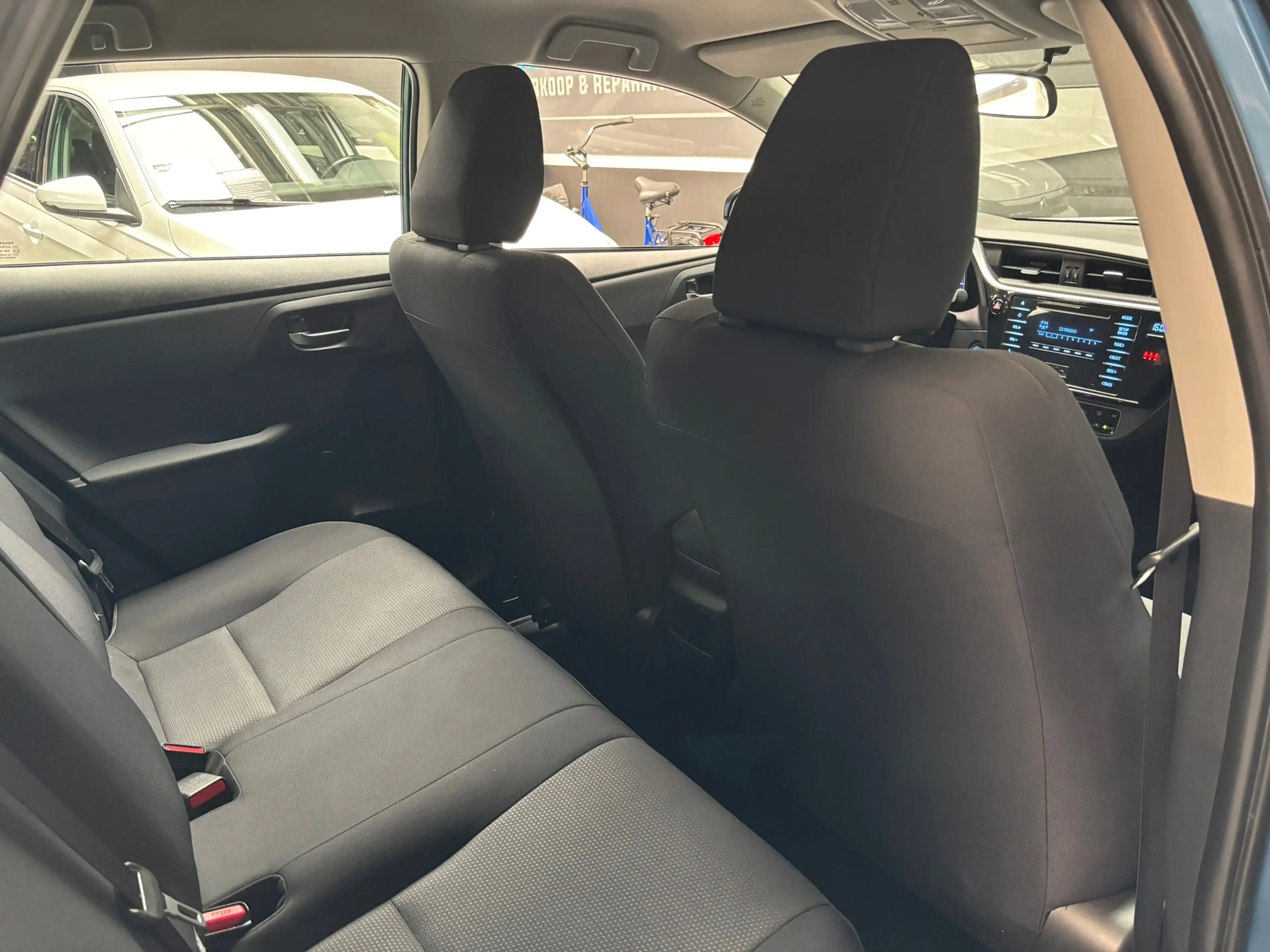 Toyota Auris 1.8 Hybrid Now — photo 12
