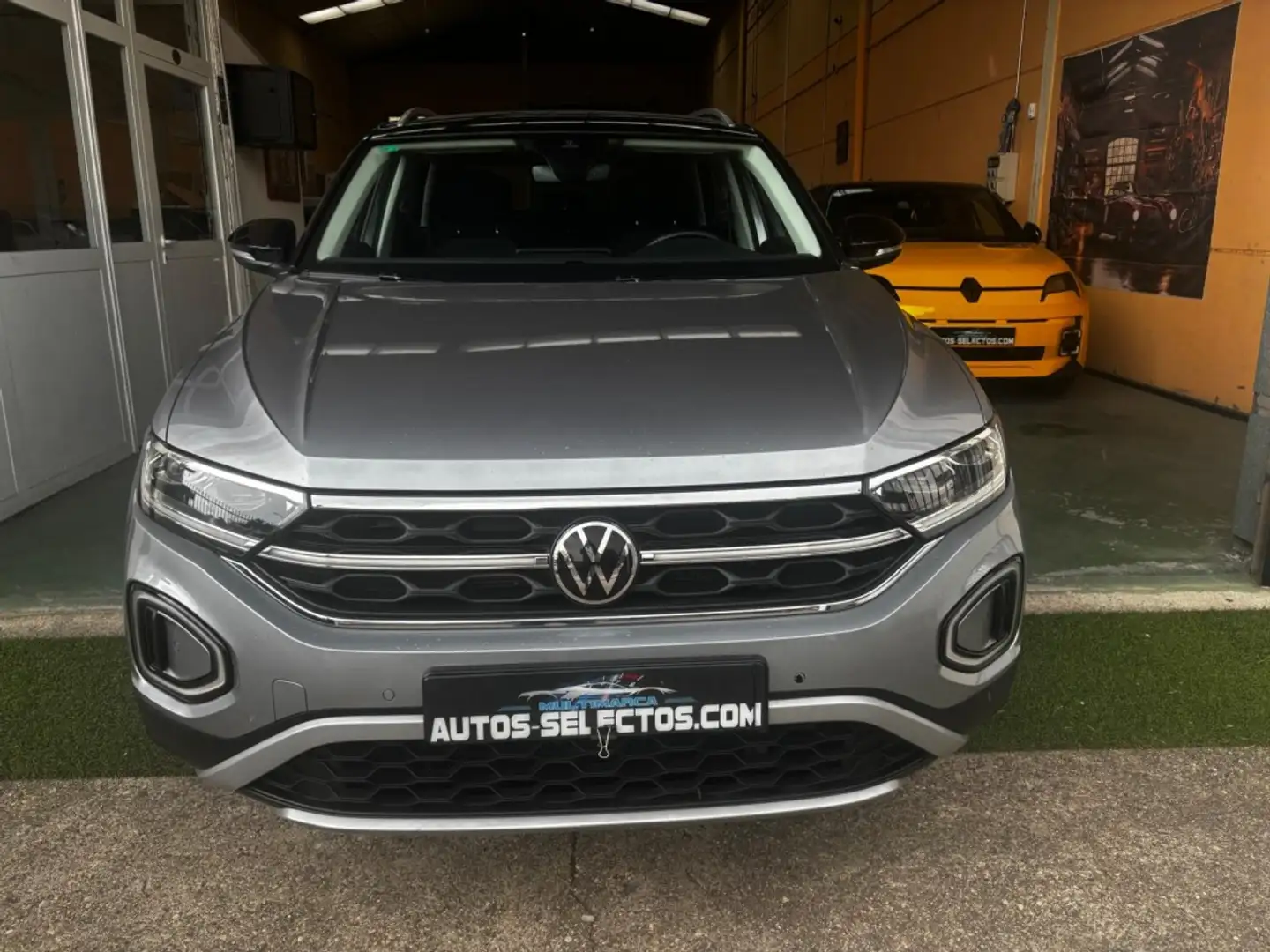 Volkswagen T-Roc 2.0TDI Life DSG7 110KW Gris - 2