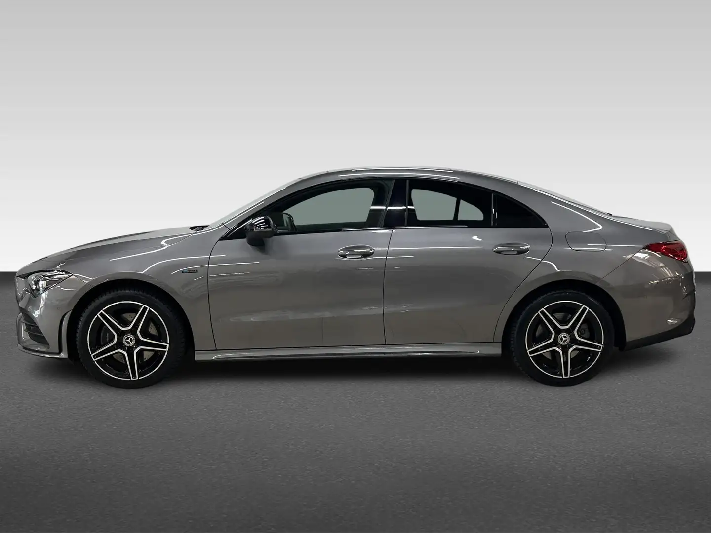 Mercedes-Benz CLA 250 Coupé 250e 218pk 8G-DCT Business Solution AMG Limi Grijs - 2