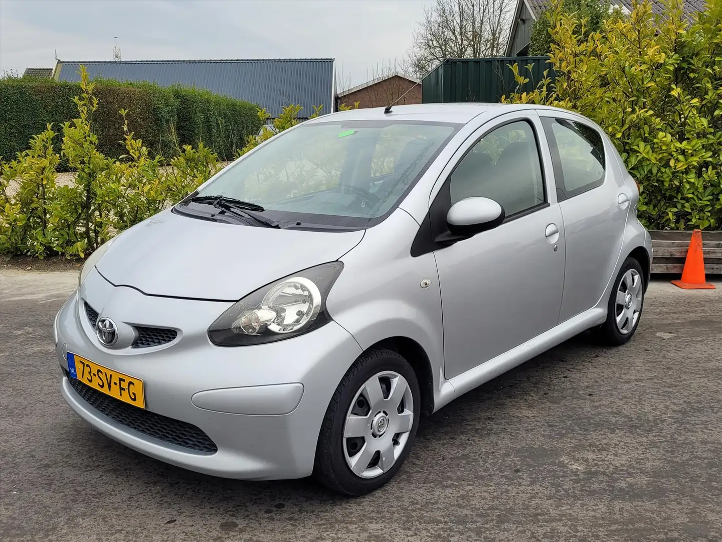 Toyota Aygo 1.0 12V 5DRS | CV | Elek Ramen | Carplay Grigio - 1