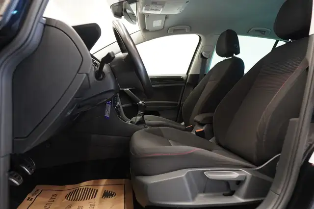 Volkswagen Golf view 15