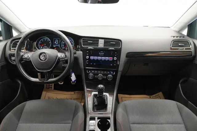Volkswagen Golf view 20