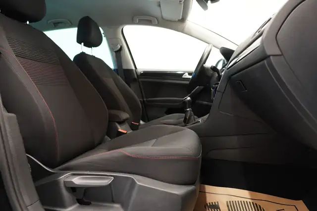 Volkswagen Golf view 17