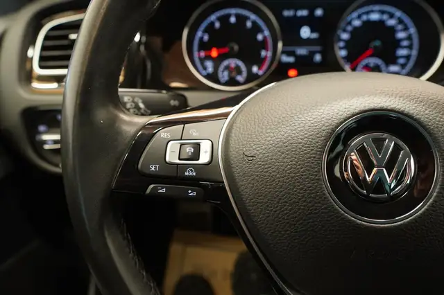 Volkswagen Golf view 22