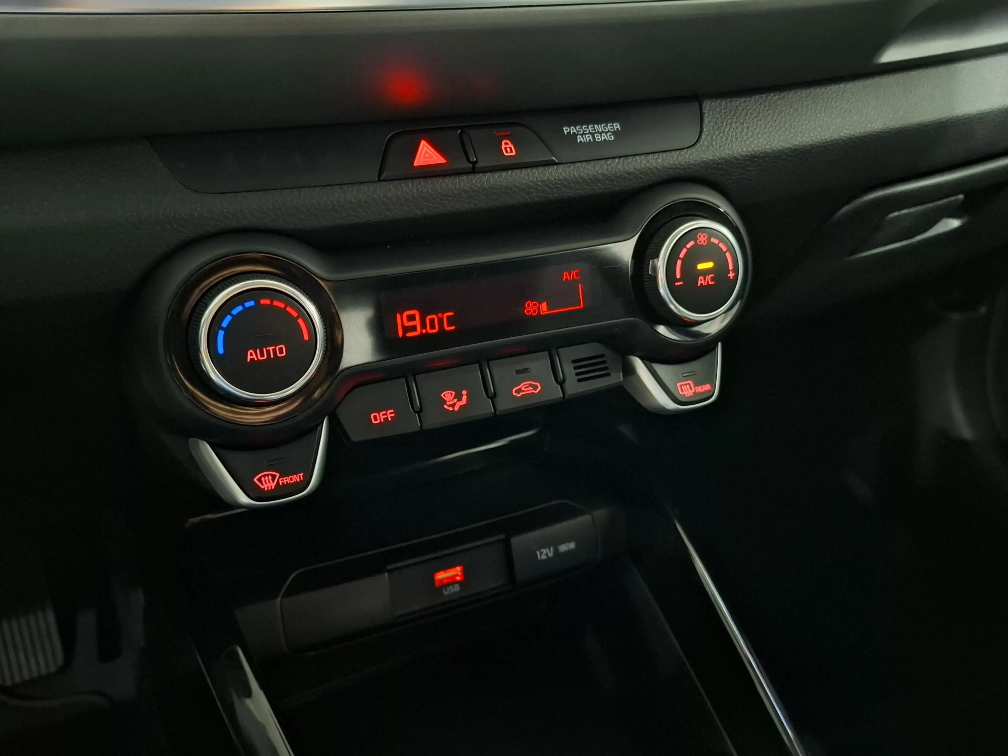 Kia Stonic 1.0 T-GDi MHEV DynamicLine Apple Carplay/Android A — photo 14