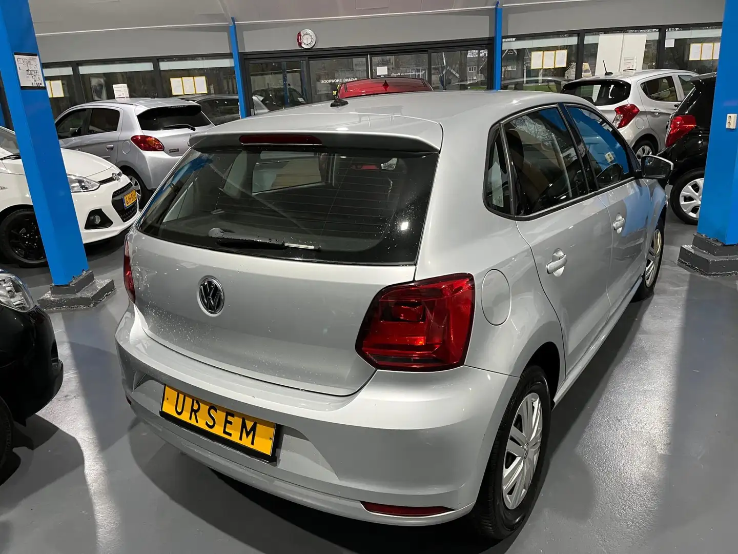 Volkswagen Polo 1.0 BlueMotion Edition Zilver - 2