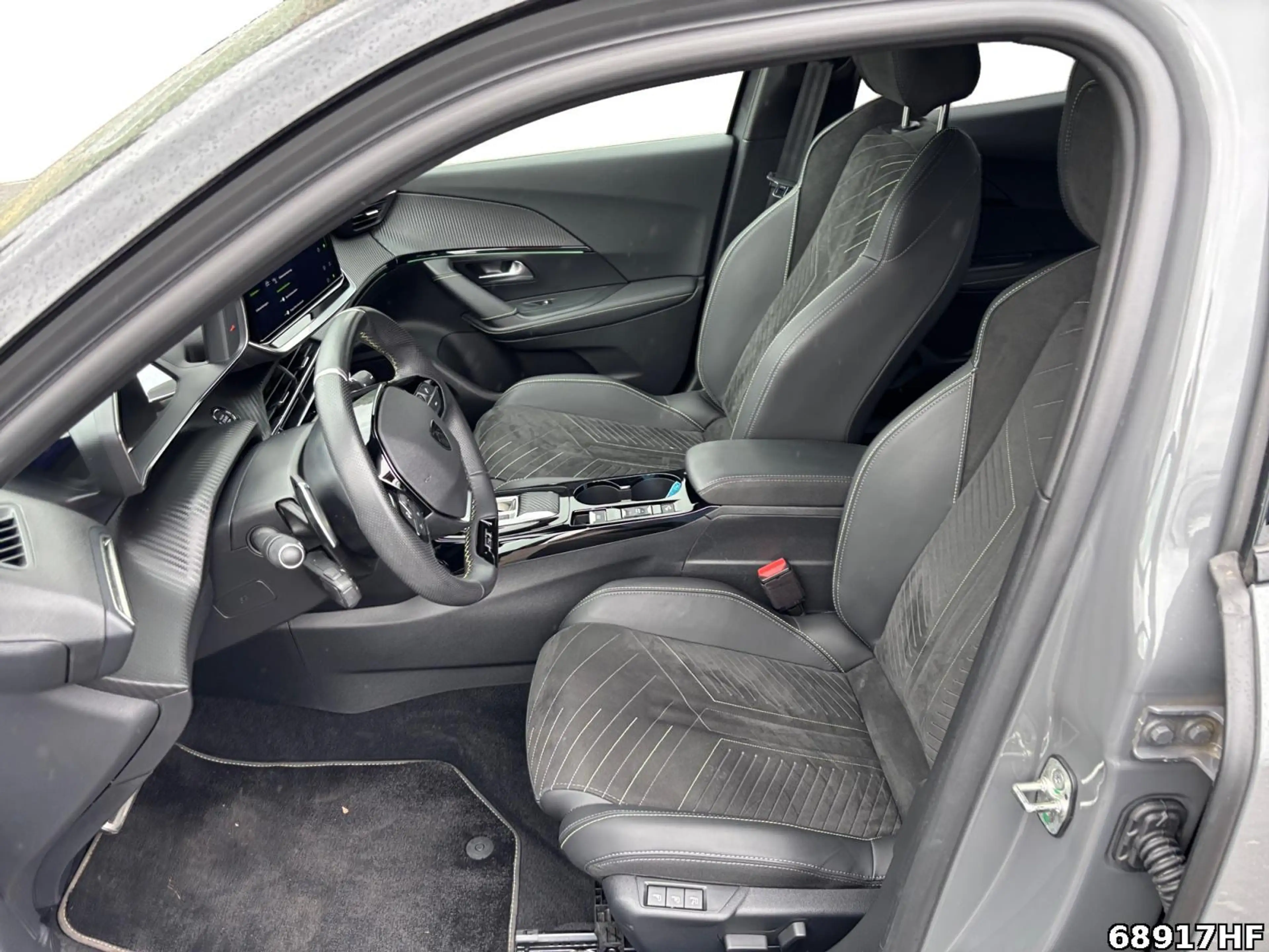 Peugeot 2008 1.2 PureTech 130, GT — photo 11