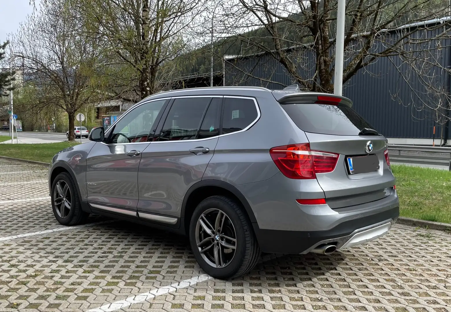 BMW X3 xDrive 20d Österreich-Paket Aut. x-line Grau - 2
