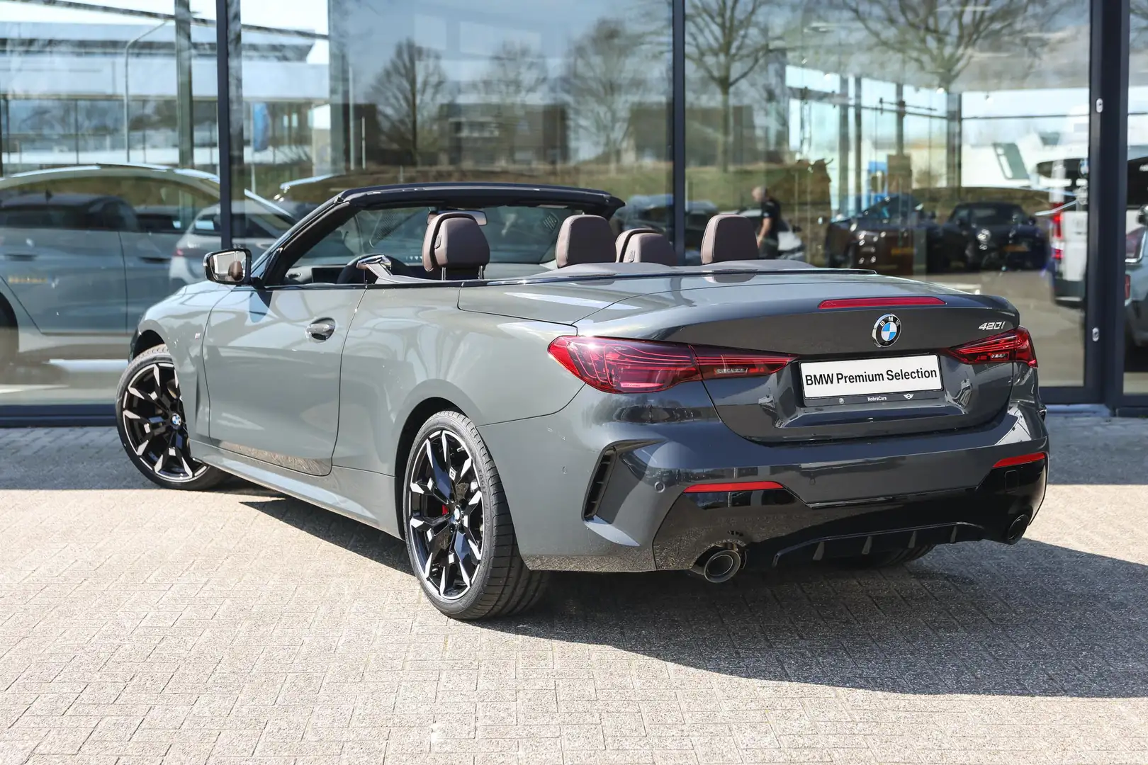 BMW 420 4 Serie Cabrio 420i High Executive M Sport Automaa Grijs - 2