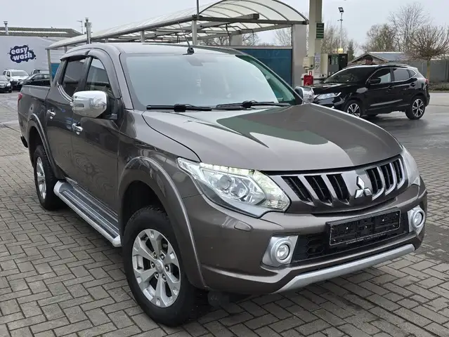 Mitsubishi L200 Pick Up 4x4 Autm. Double Cab Top *only Africa*