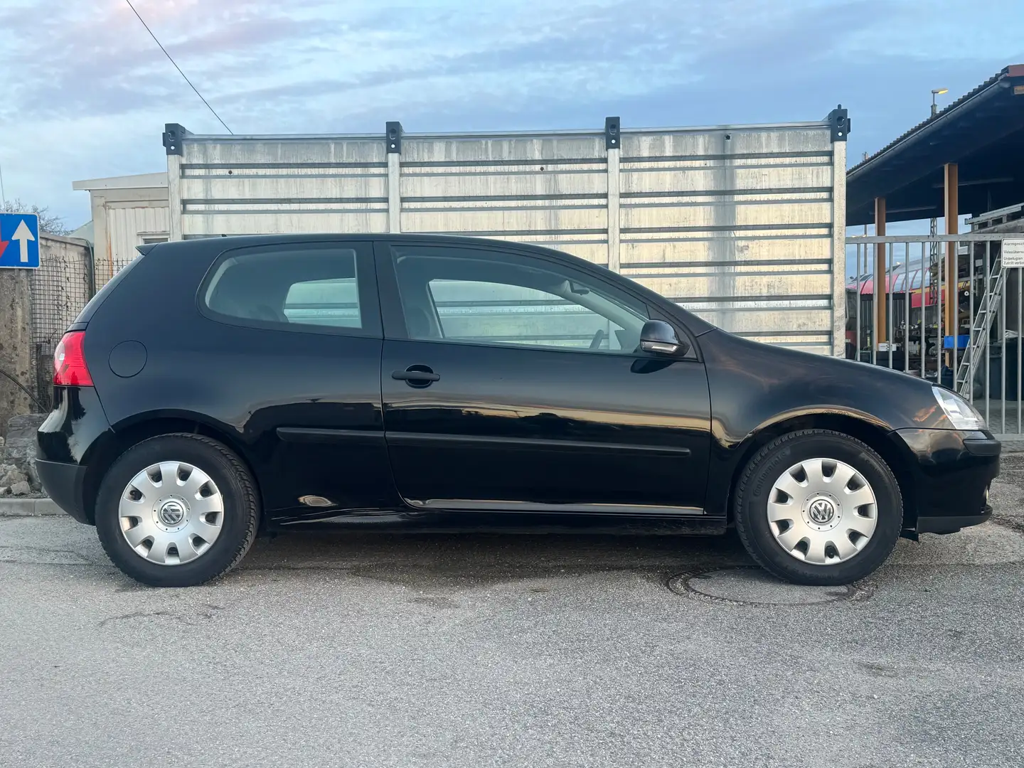 Volkswagen Golf V 1.9TDI (TÜV NEU) *143TKM* 1.HAND NAVI KLIMA Schwarz - 2