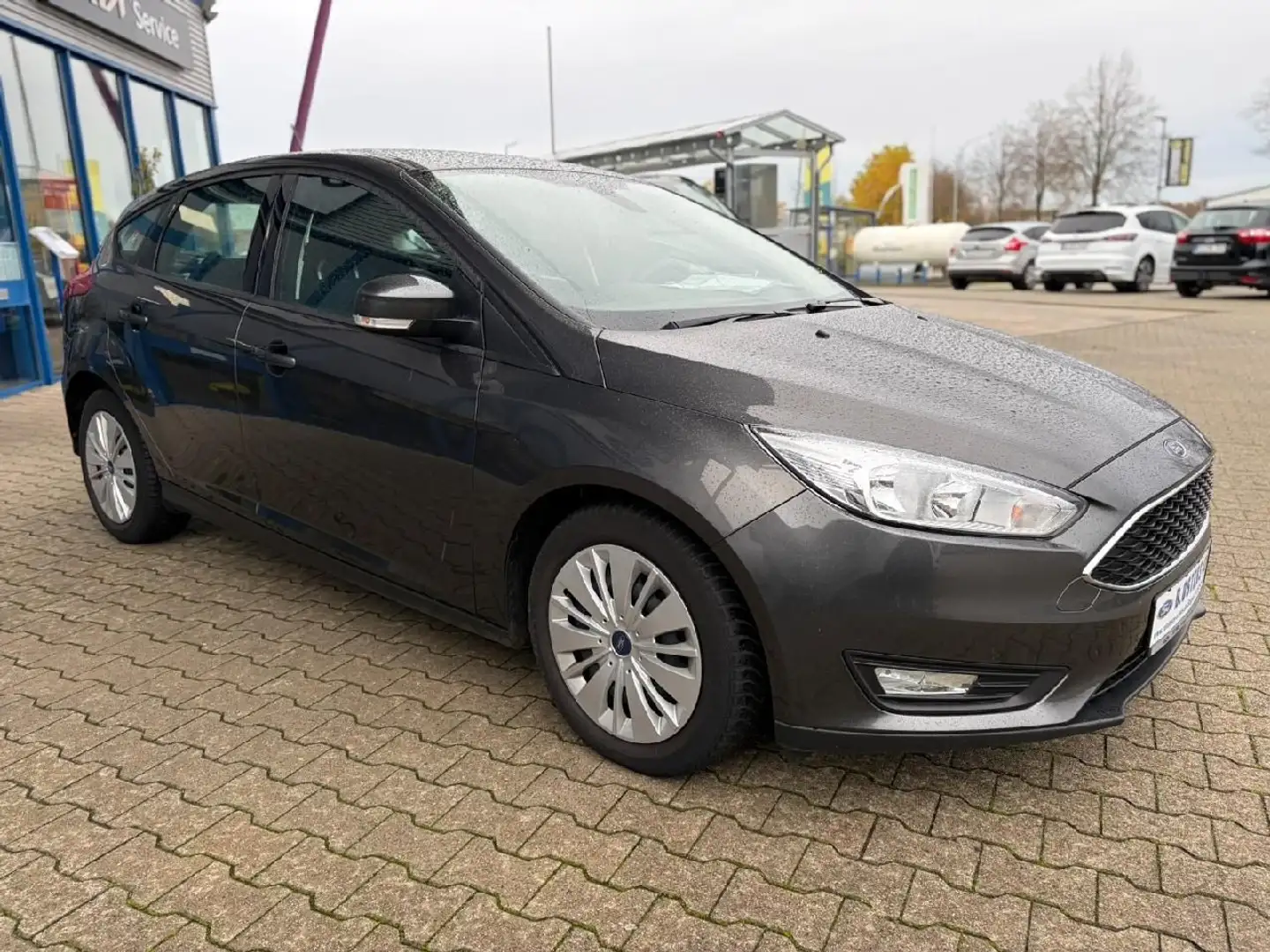 Ford Focus Lim. Business Grau - 2